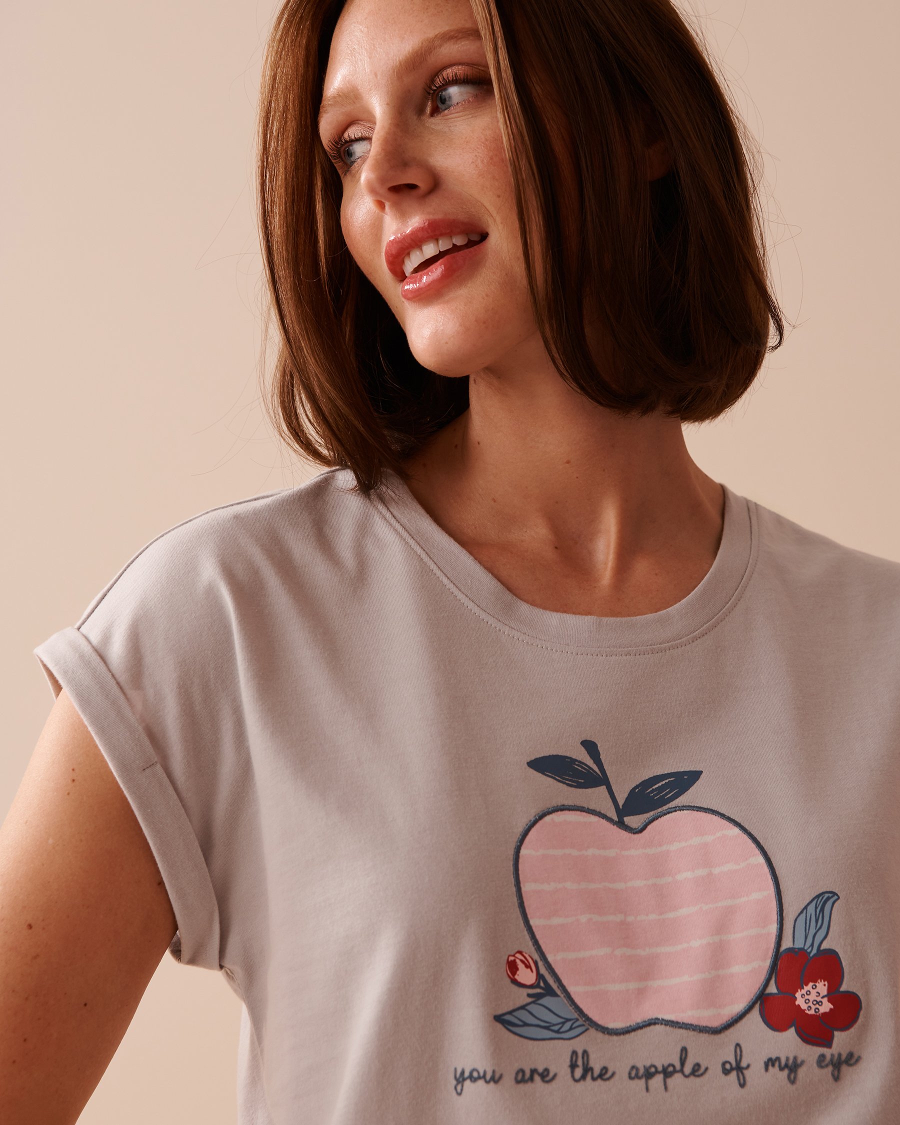 LA VIE EN ROSE T-shirt col rond en coton à imprimé pomme Gris 40100608 - Voir2