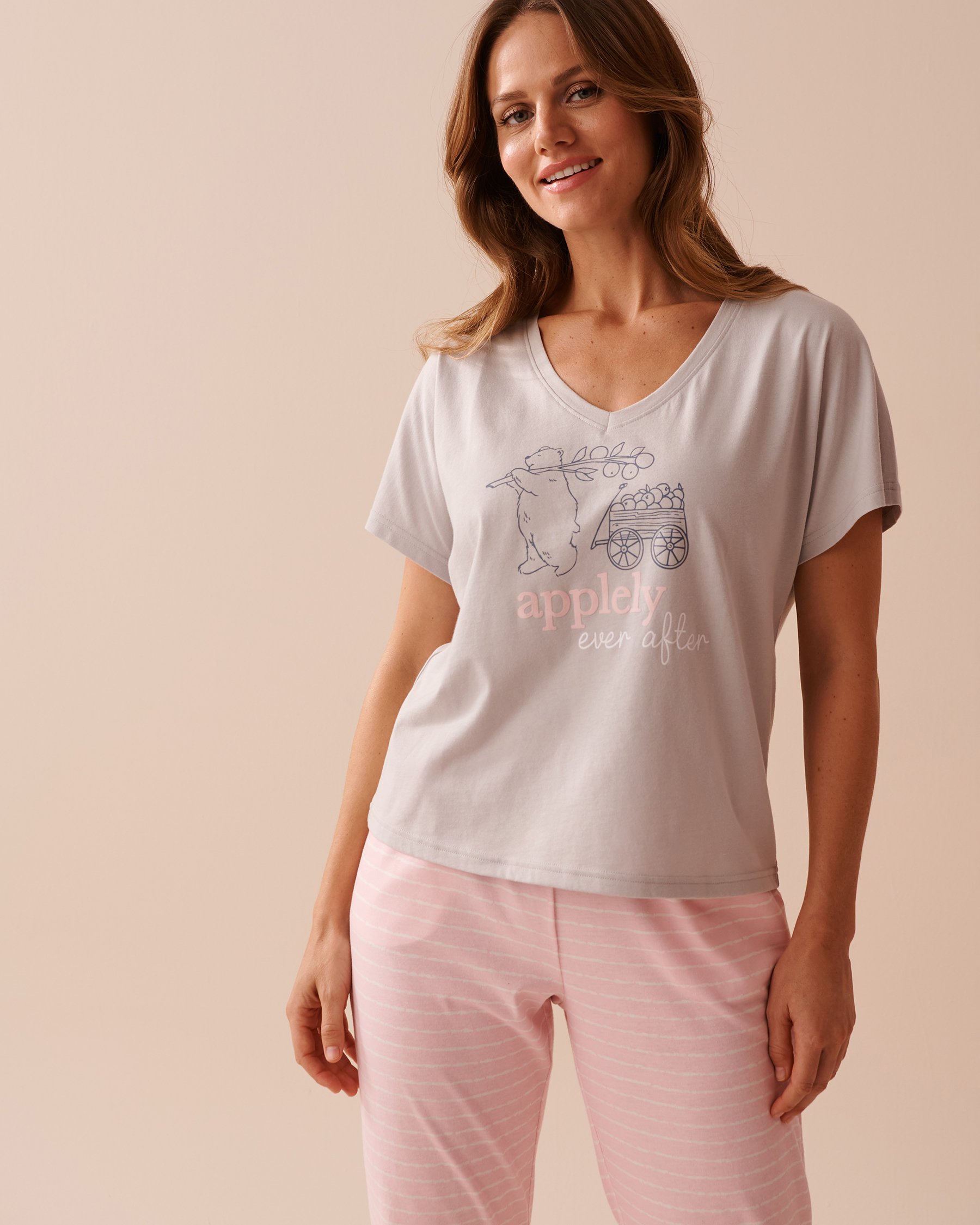 LA VIE EN ROSE Apple Print Cotton V-neck T-shirt Grey 40100609 - View1