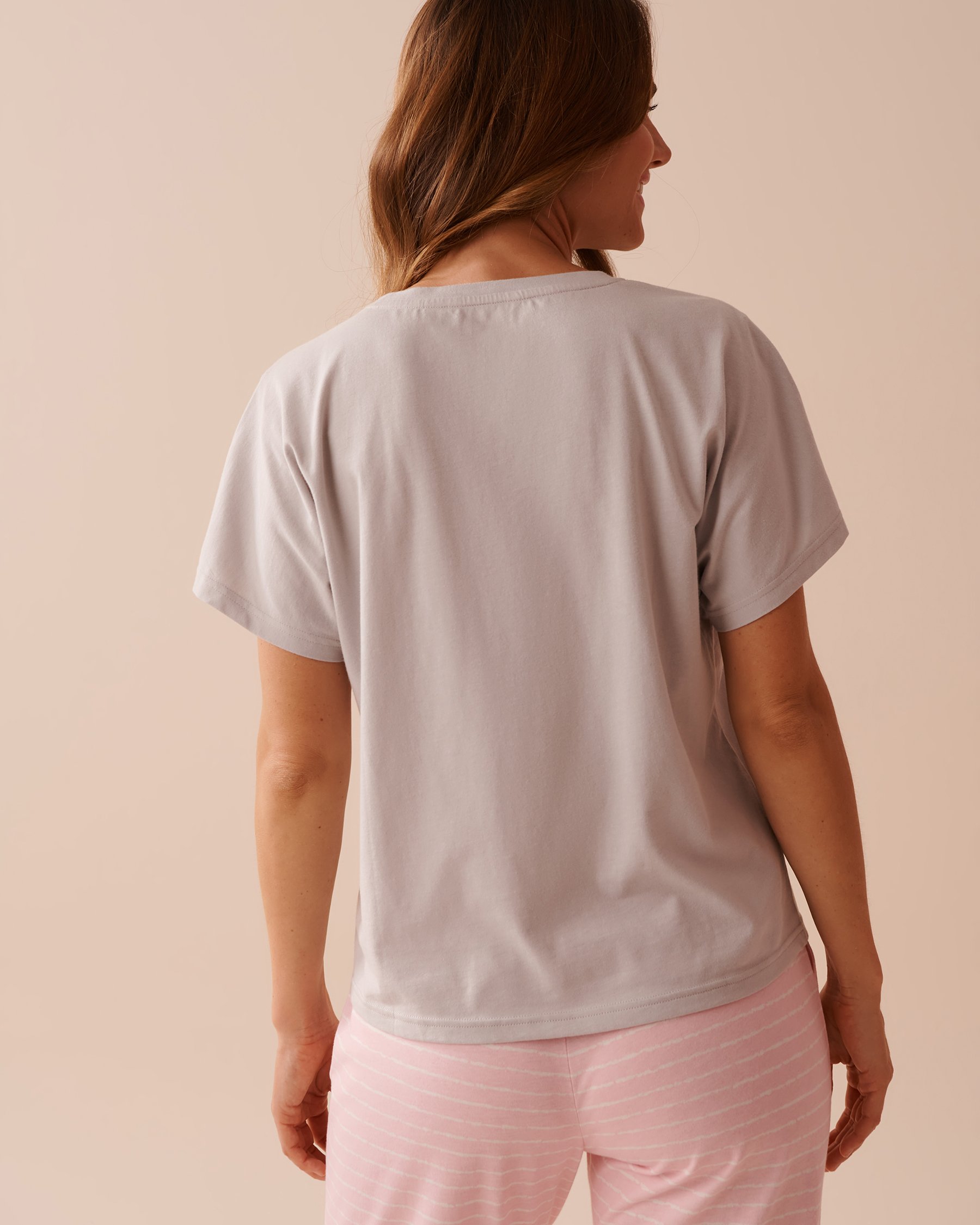 LA VIE EN ROSE Apple Print Cotton V-neck T-shirt Grey 40100609 - View2