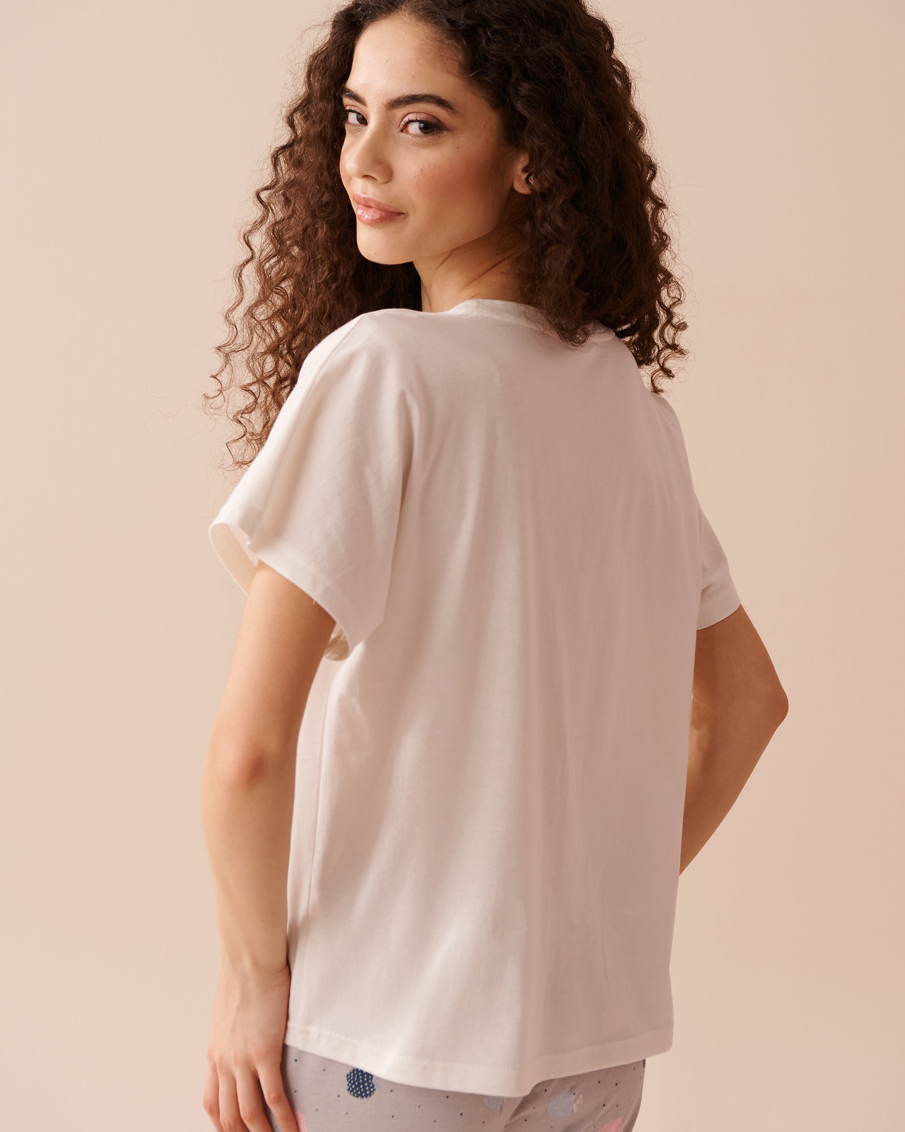 LA VIE EN ROSE Apple Print Cotton V-neck T-shirt White 40100609 - View2