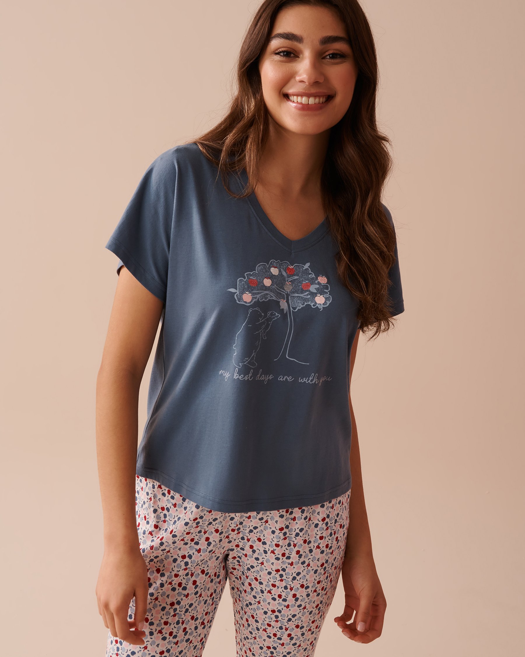 LA VIE EN ROSE Apple Print Cotton V-neck T-shirt Misty Blue 40100609 - View1