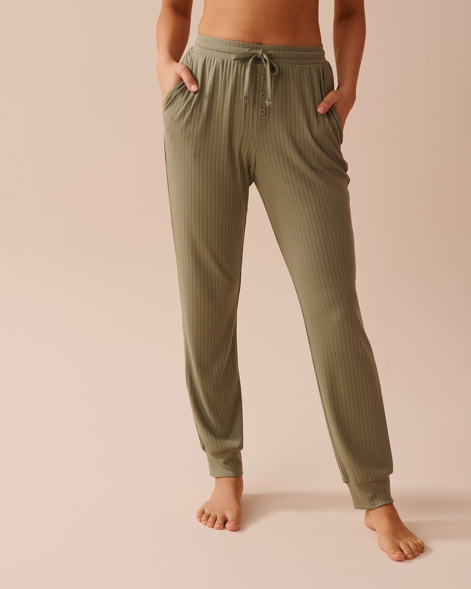 LA VIE EN ROSE Pantalon de pyjama jogger en jersey côtelé Vert olive 40200581 - Voir1