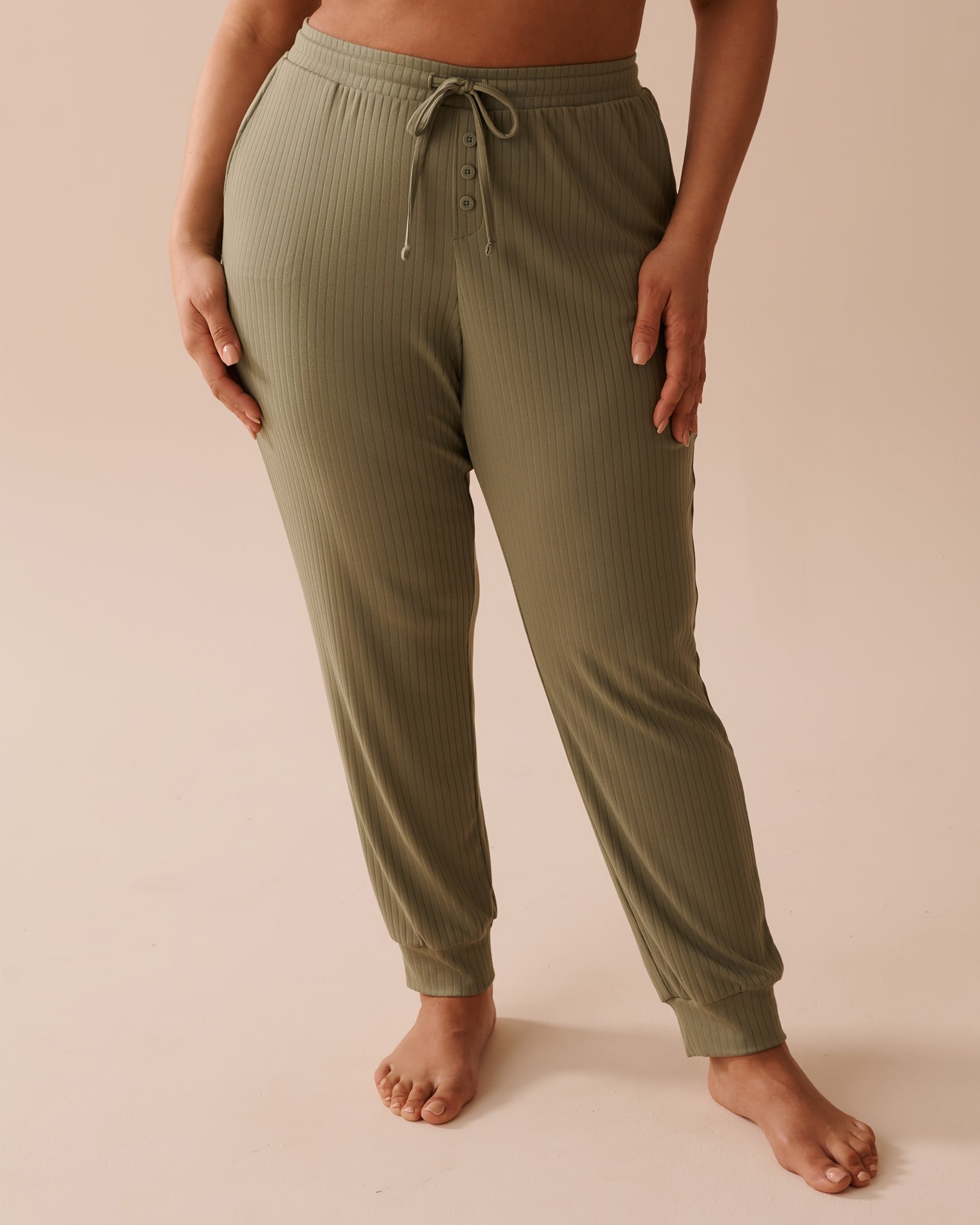 LA VIE EN ROSE Pantalon de pyjama jogger en jersey côtelé Vert olive 40200581 - Voir3