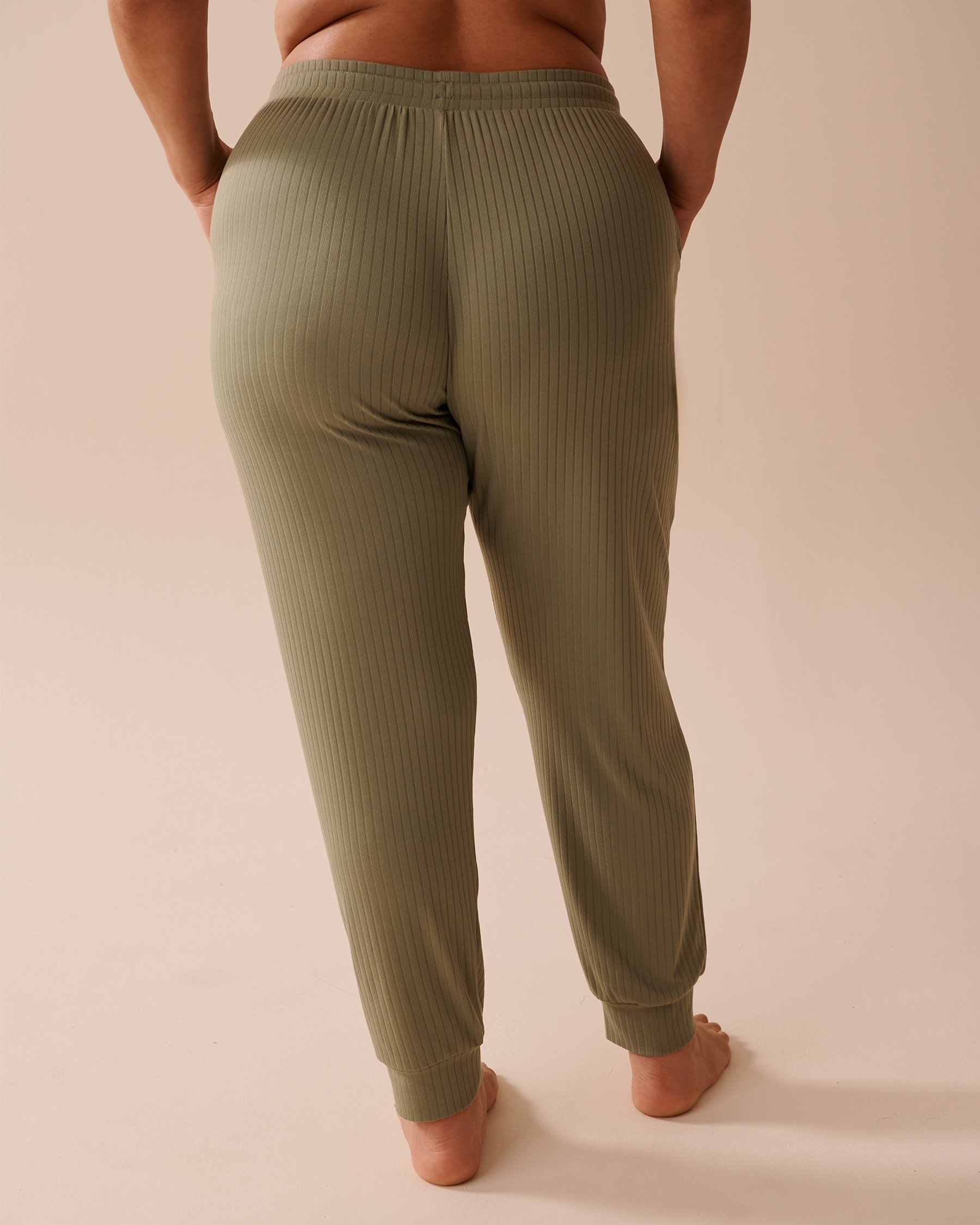 LA VIE EN ROSE Pantalon de pyjama jogger en jersey côtelé Vert olive 40200581 - Voir4