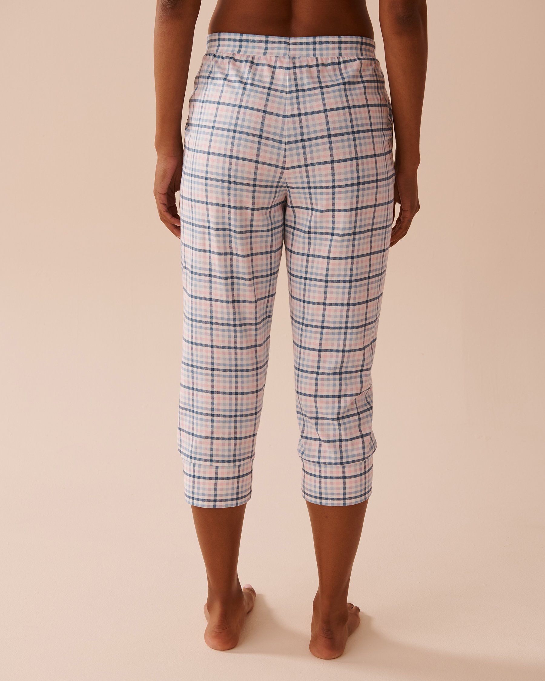 LA VIE EN ROSE Capri de pyjama ajusté en coton à carreaux bleus Carreaux bleus et roses 40200600 - Voir2