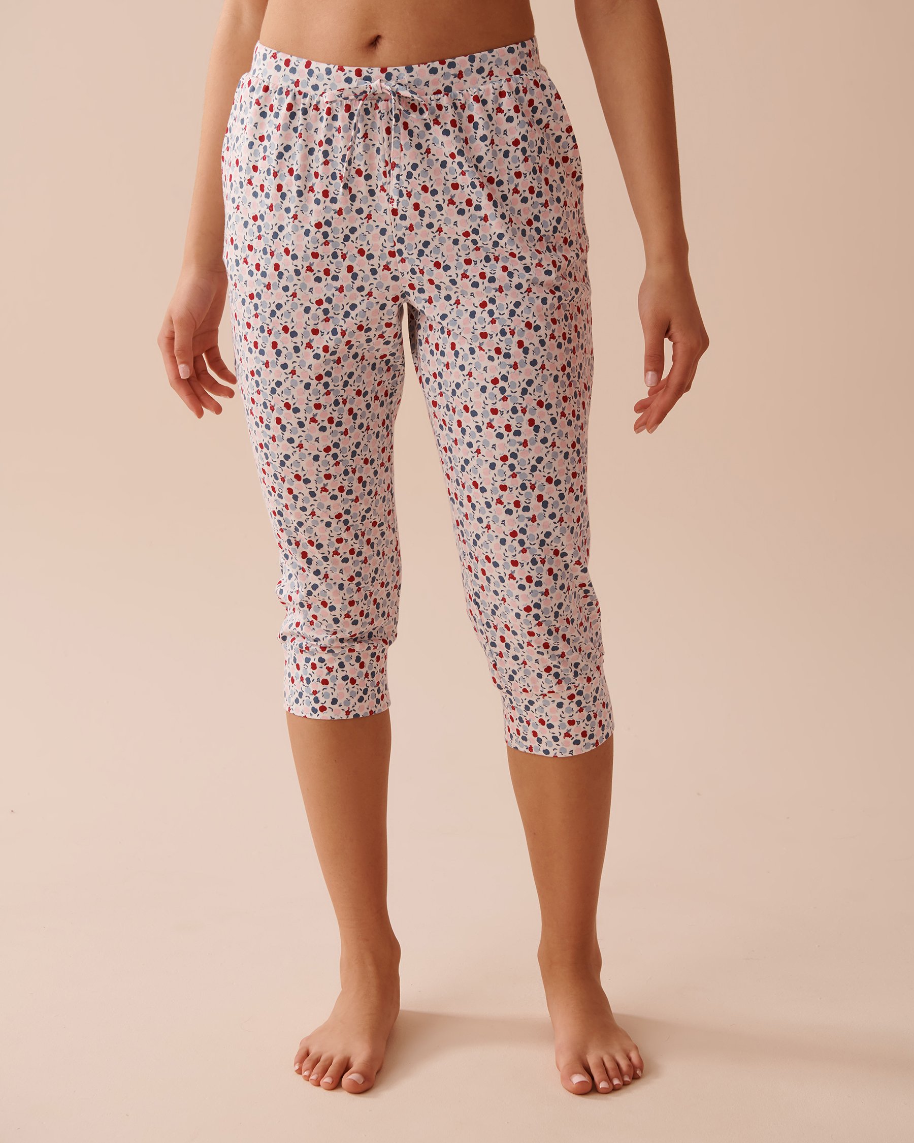 LA VIE EN ROSE Apple Print Cotton Fitted Pajama Capris Small Apple Print 40200600 - View1