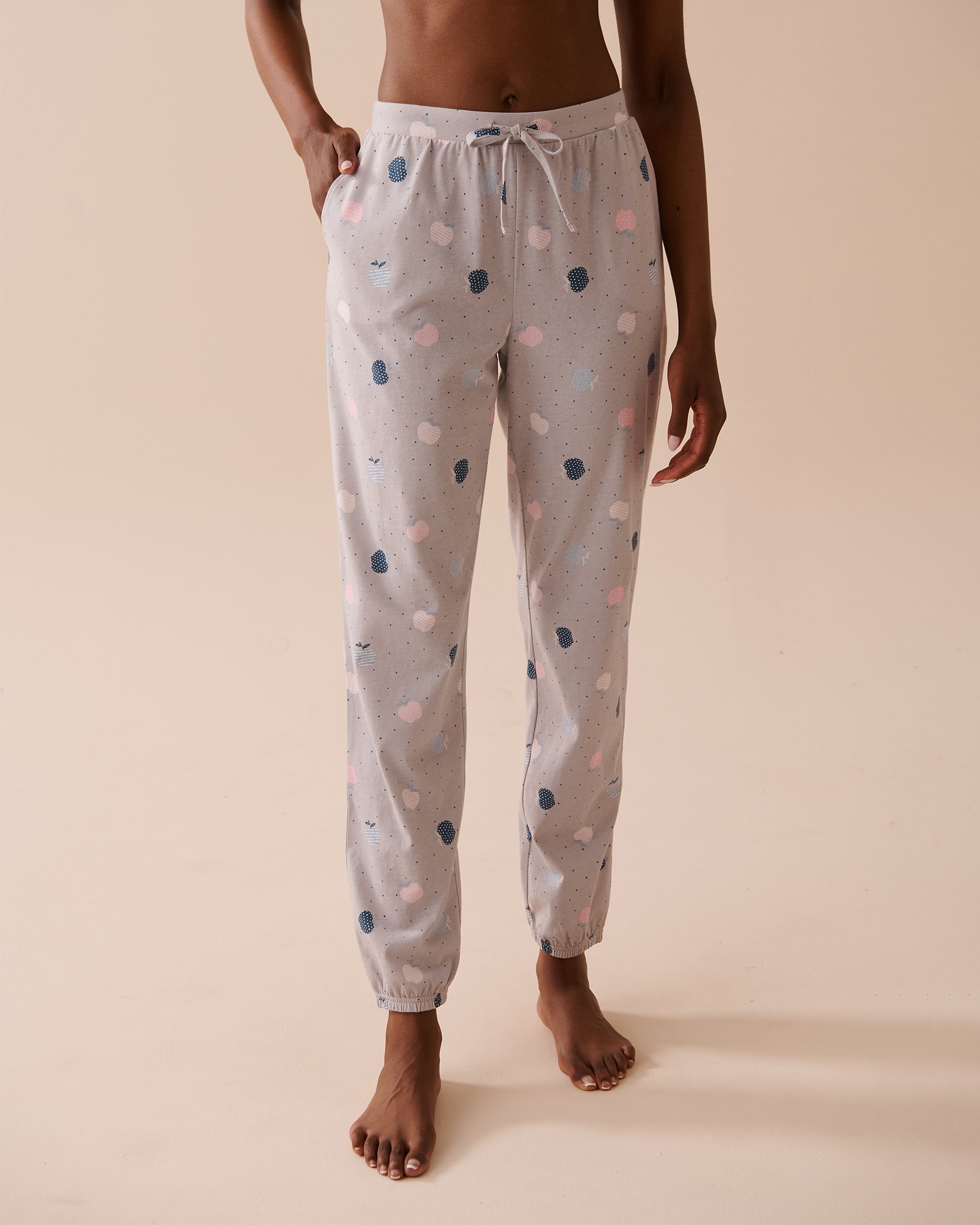 LA VIE EN ROSE Pantalon de pyjama jogger en coton à imprimé pomme Imprimé pomme 40200603 - Voir1