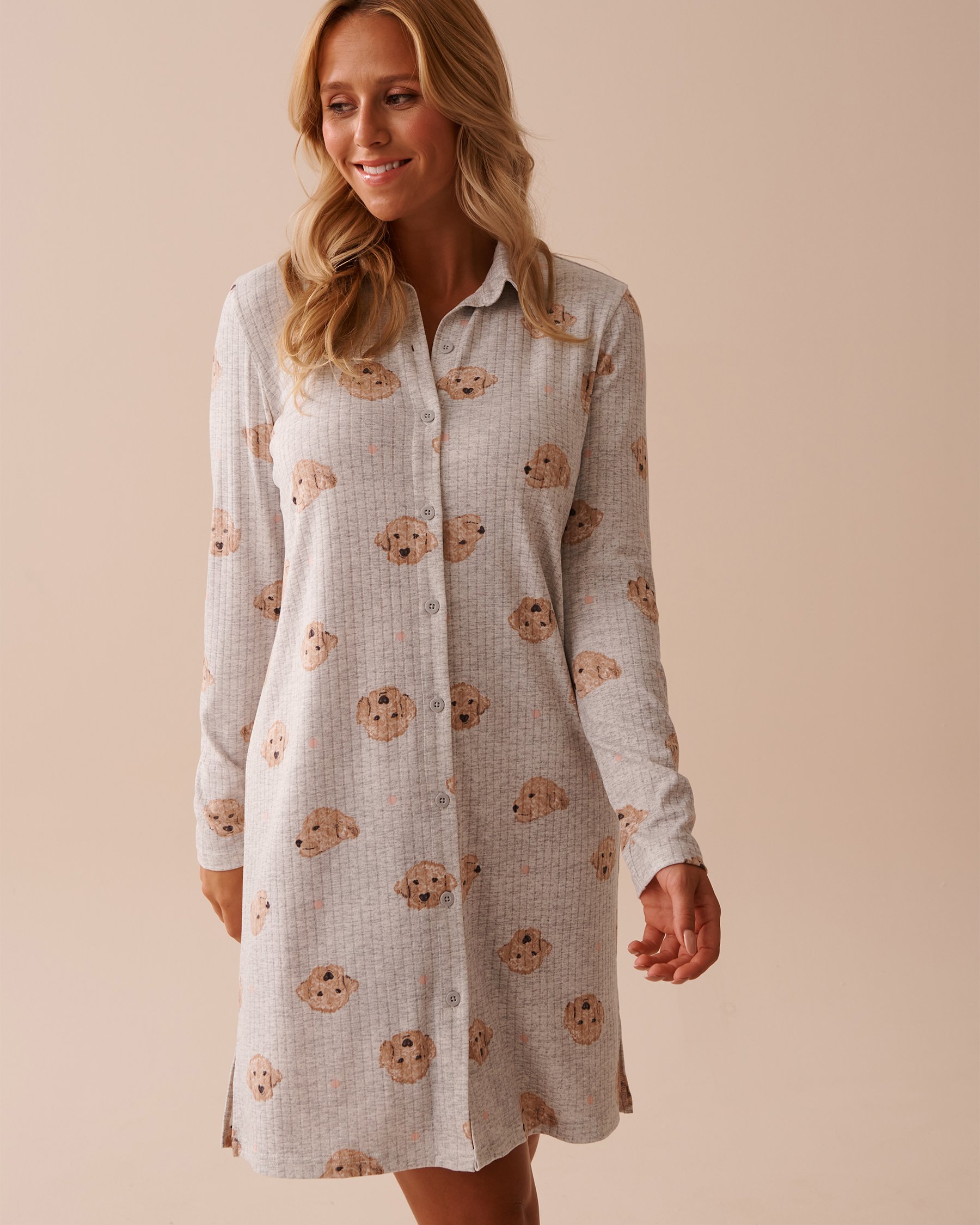 LA VIE EN ROSE Chemise de nuit en jersey côtelé imprimé chien Imprimé chien gris 40500363 - Voir1