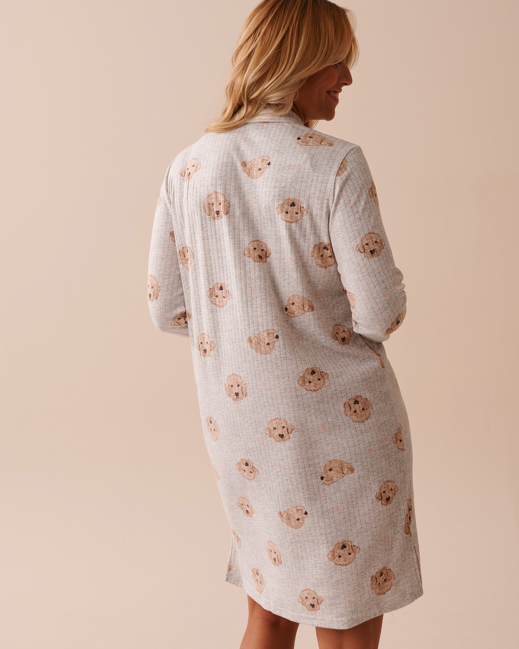 LA VIE EN ROSE Chemise de nuit en jersey côtelé imprimé chien Imprimé chien gris 40500363 - Voir2
