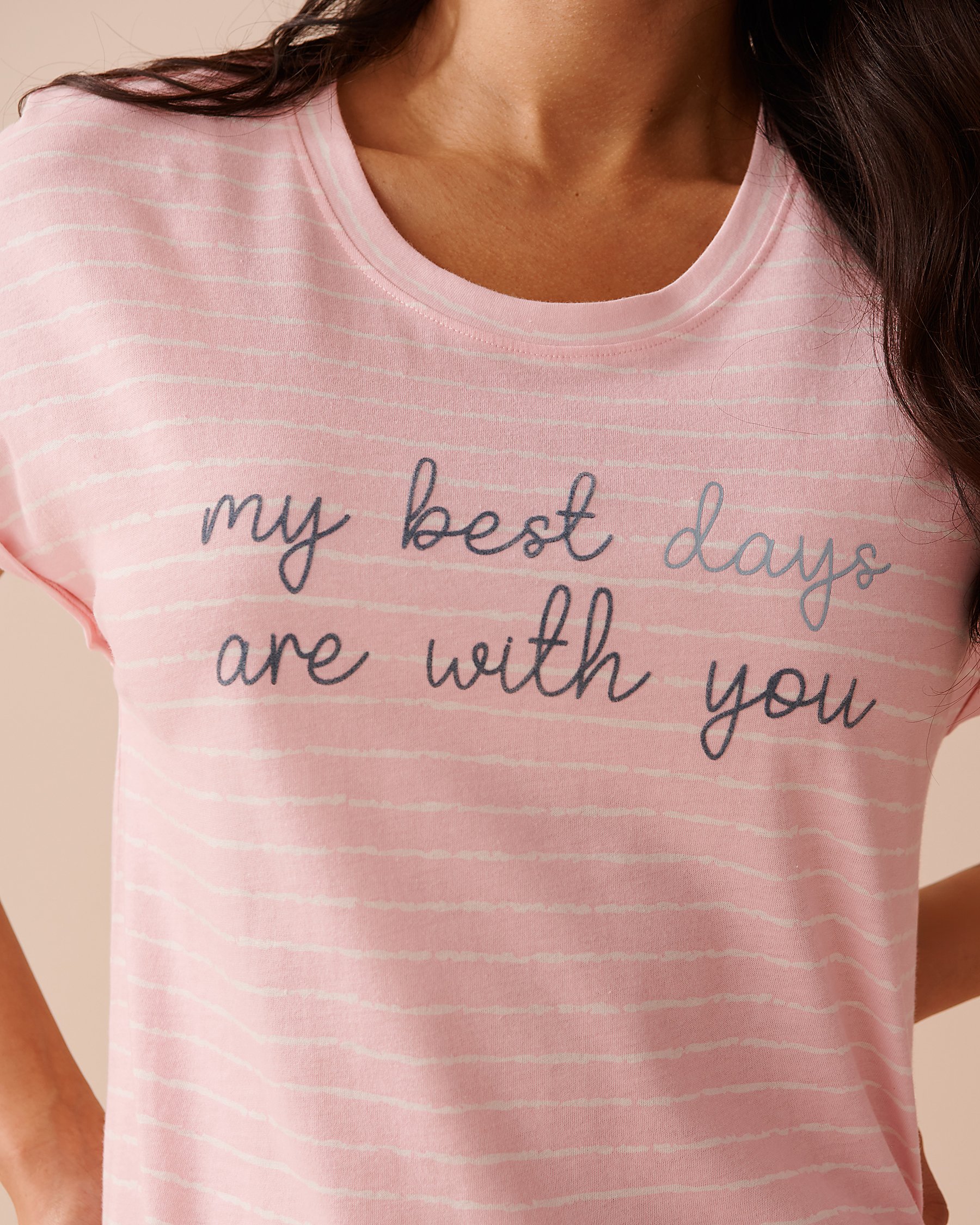 LA VIE EN ROSE Chemise de nuit manches courtes en coton à imprimé pomme Rayures roses et blanches 40500374 - Voir3