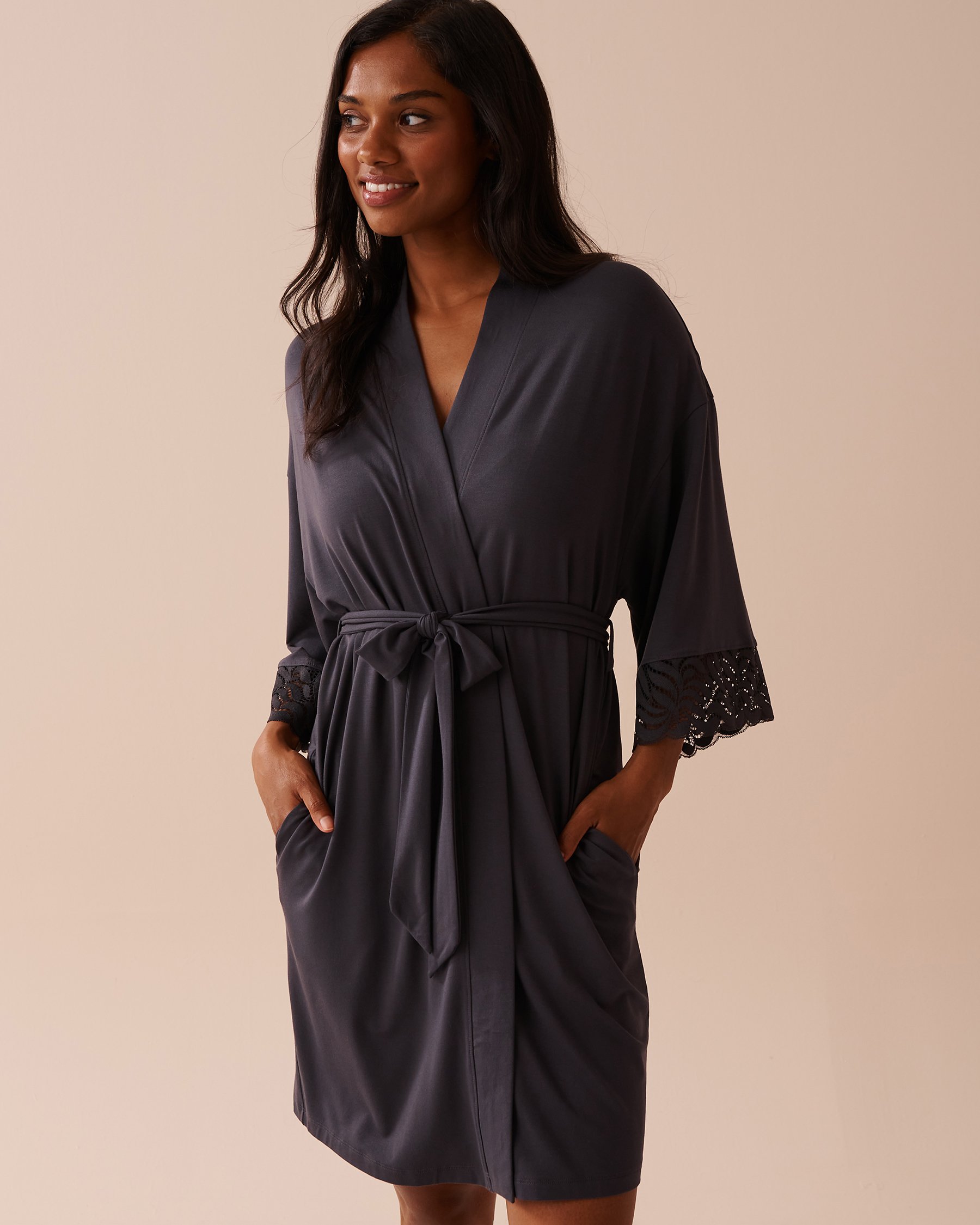 LA VIE EN ROSE Kimono en modal avec détails en dentelle Anthracite 40600177 - View1