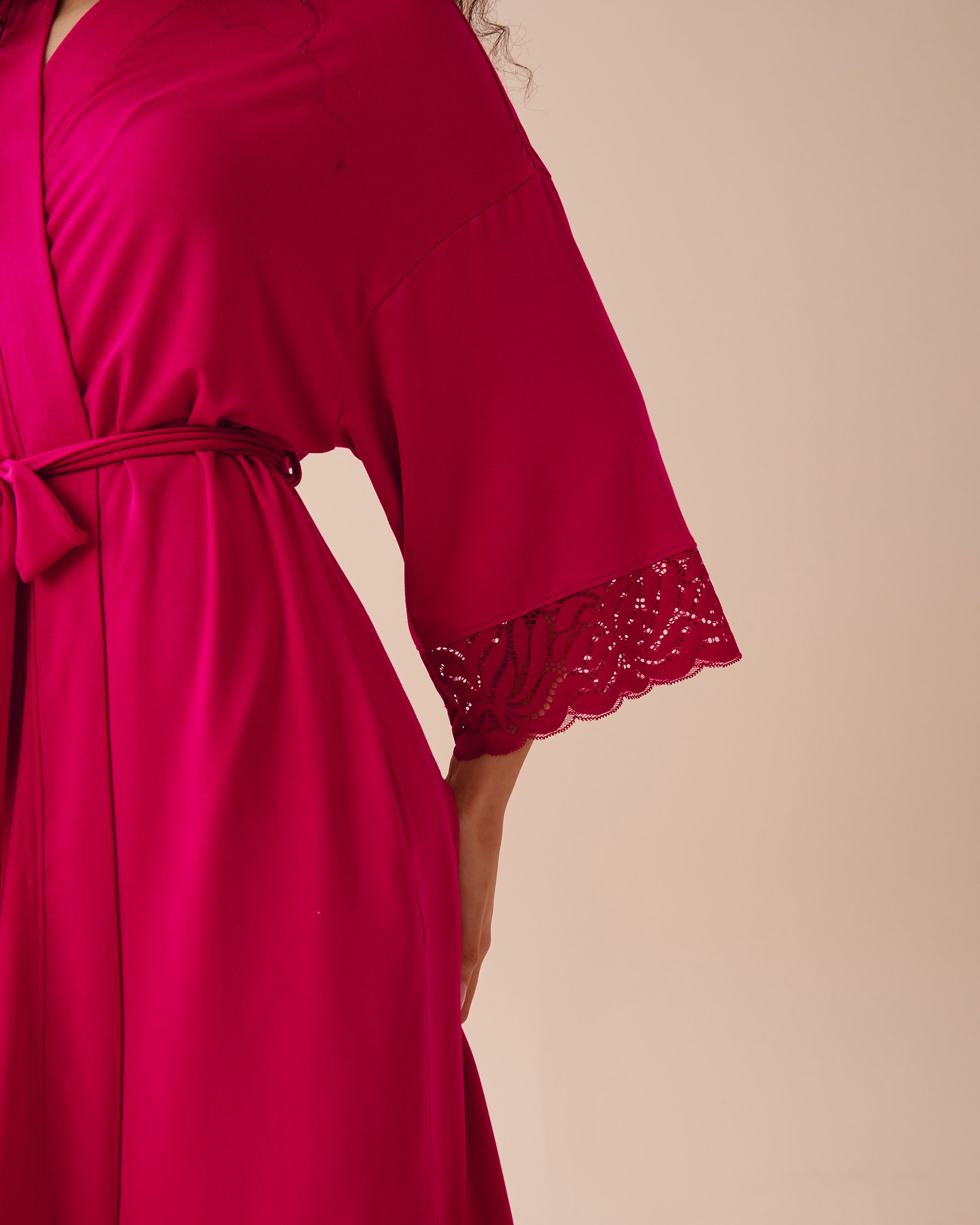 LA VIE EN ROSE Kimono en modal avec détails en dentelle Rouge framboise 40600177 - View3