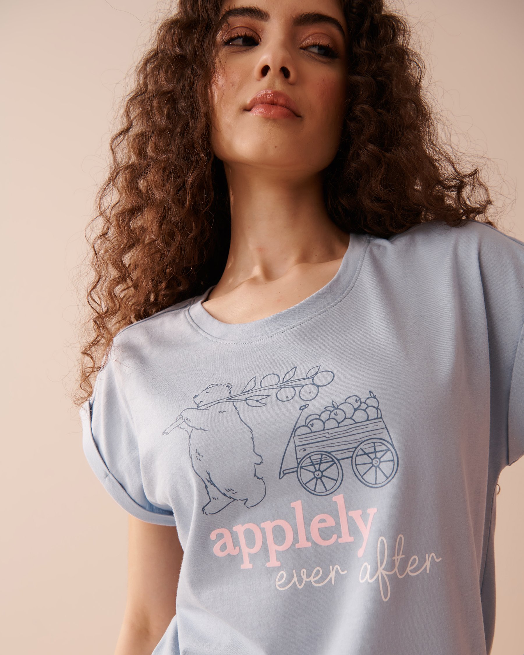 LA VIE EN ROSE Apple Print Cotton Crew Neck T-shirt Misty Blue 40100608 - View3