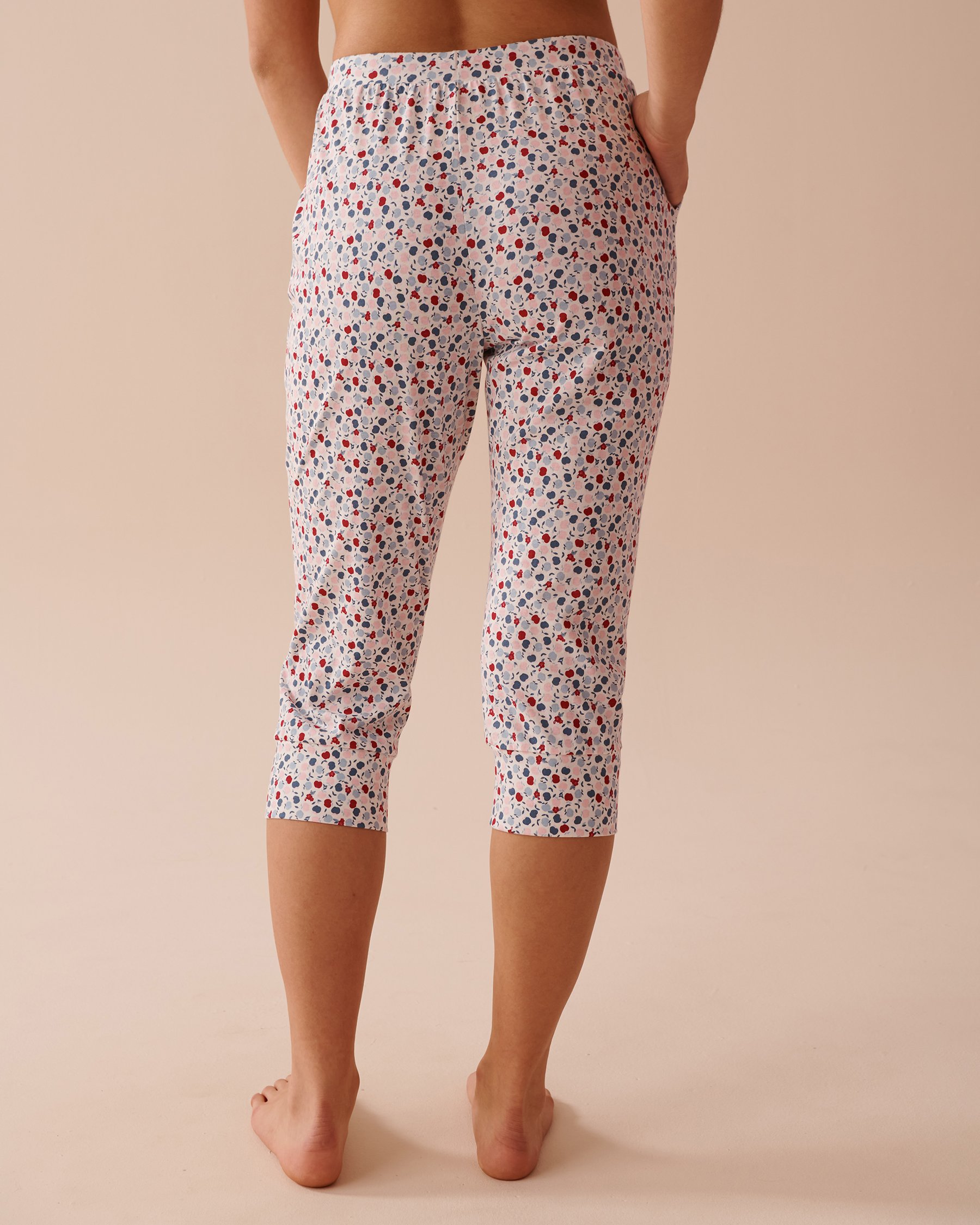 LA VIE EN ROSE Apple Print Cotton Fitted Pajama Capris Small Apple Print 40200600 - View2