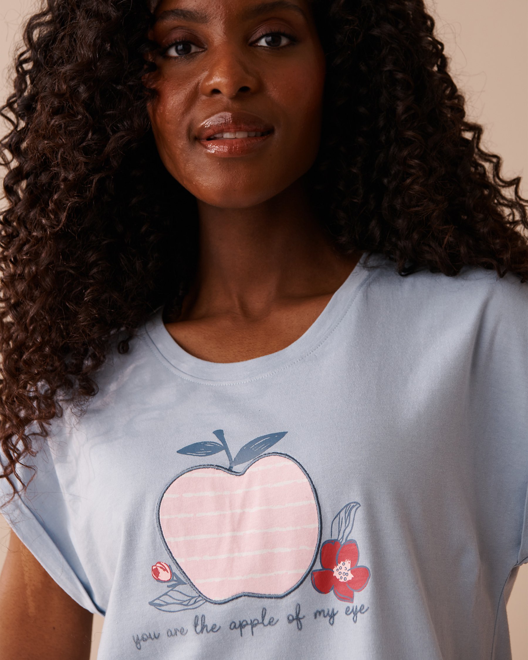 LA VIE EN ROSE Chemise de nuit manches courtes en coton à imprimé pomme Bleu brume 40500374 - View3