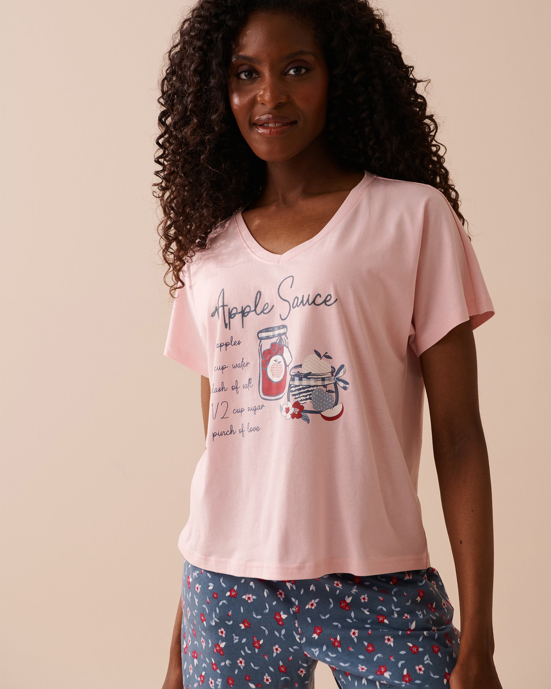 LA VIE EN ROSE Apple Print Cotton V-neck T-shirt Light pink 40100609 - View3