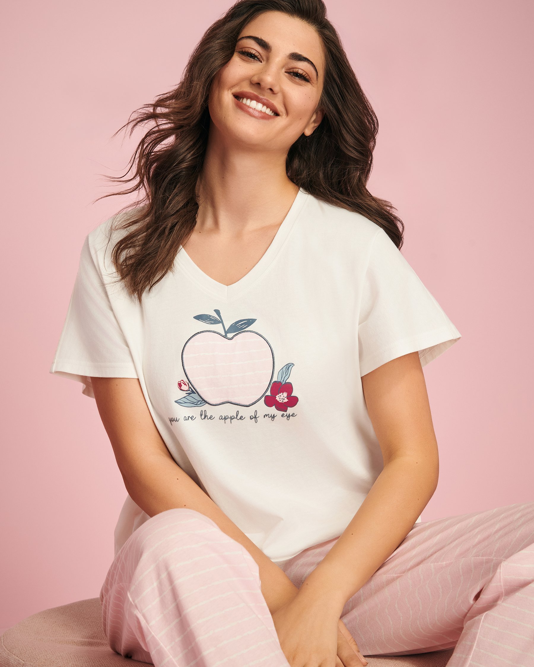 LA VIE EN ROSE Apple Print Cotton V-neck T-shirt White 40100609 - View1