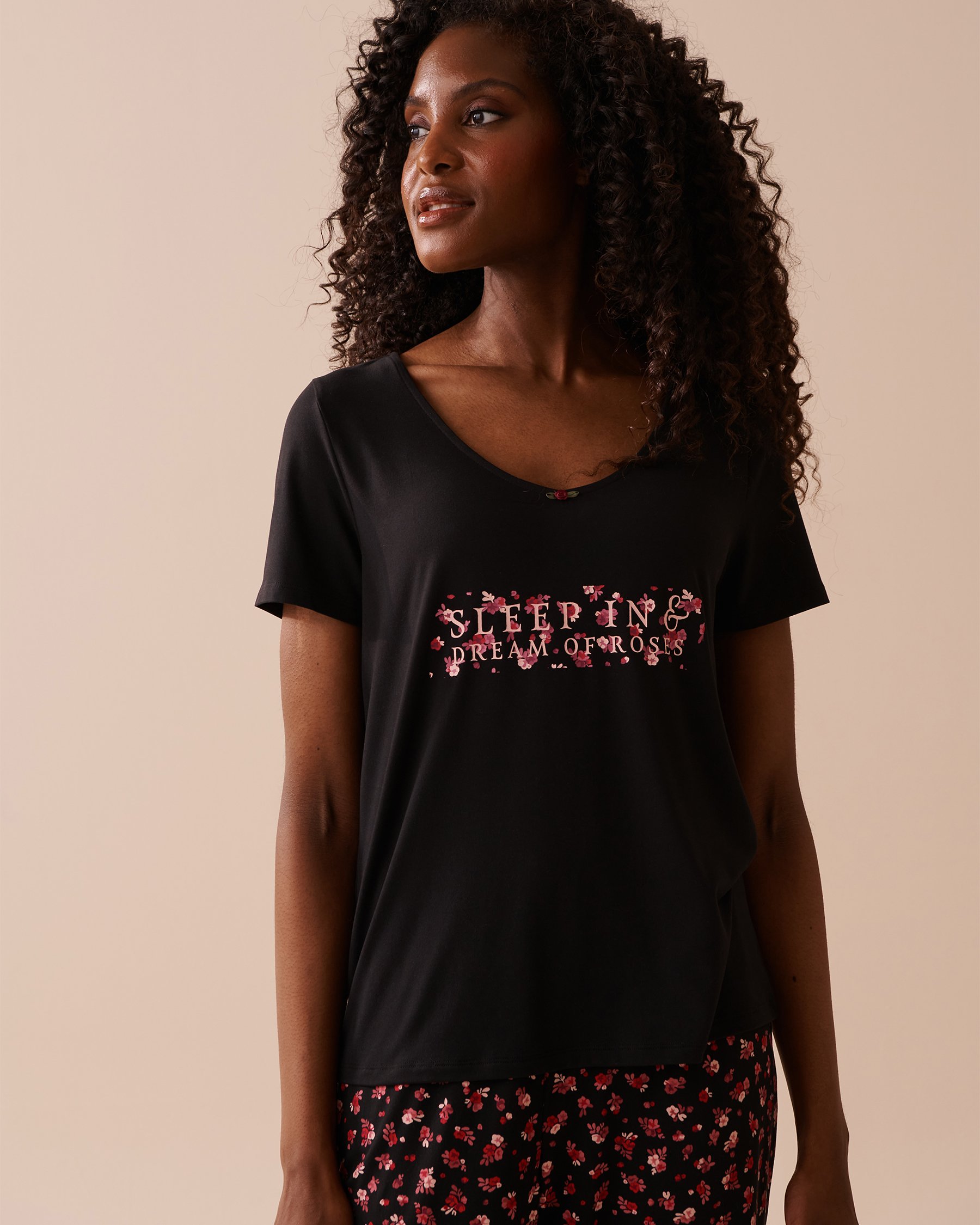 LA VIE EN ROSE Ditsy Rose Super Soft T-shirt Black 40100596 - View1