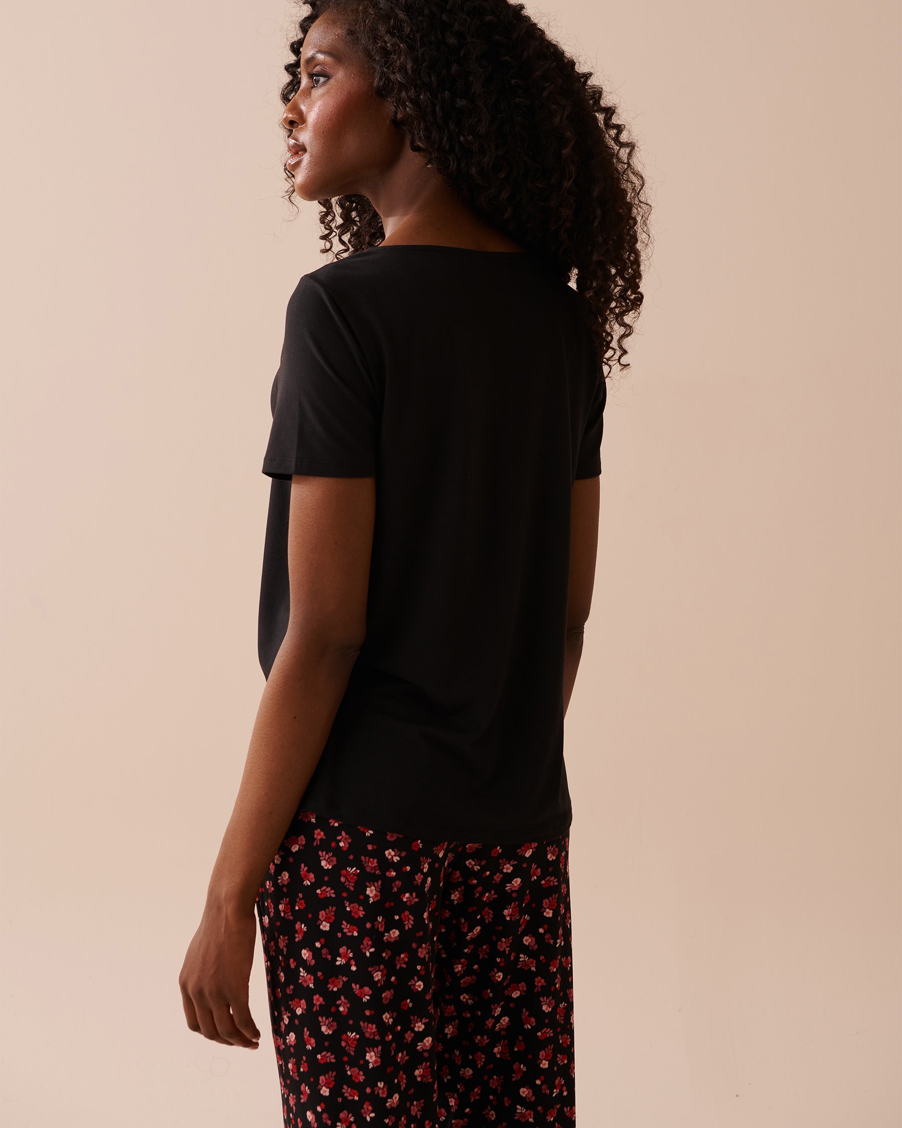 LA VIE EN ROSE Ditsy Rose Super Soft T-shirt Black 40100596 - View2