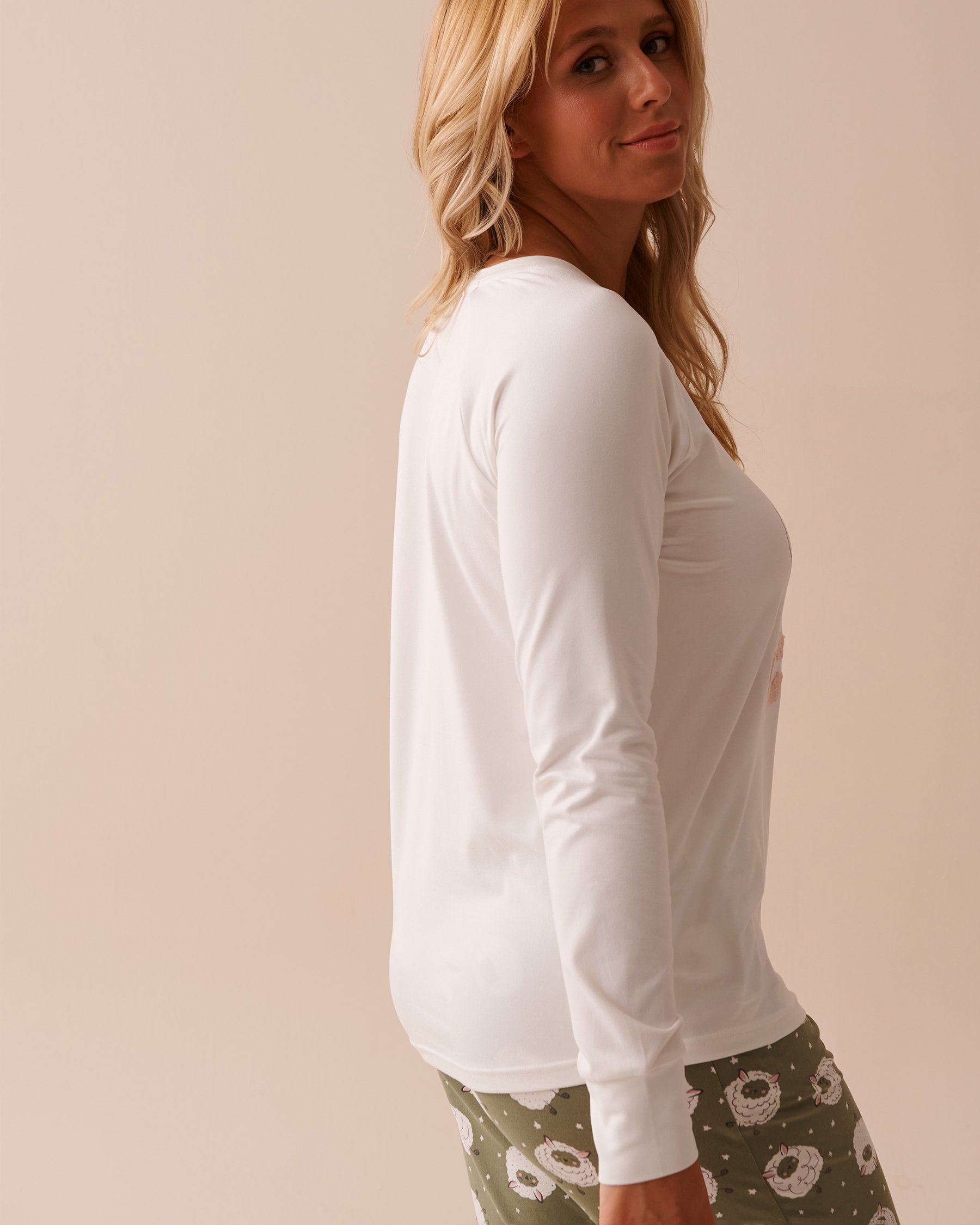 LA VIE EN ROSE Sheep Print Super Soft Long Sleeve Shirt White 40100602 - View2