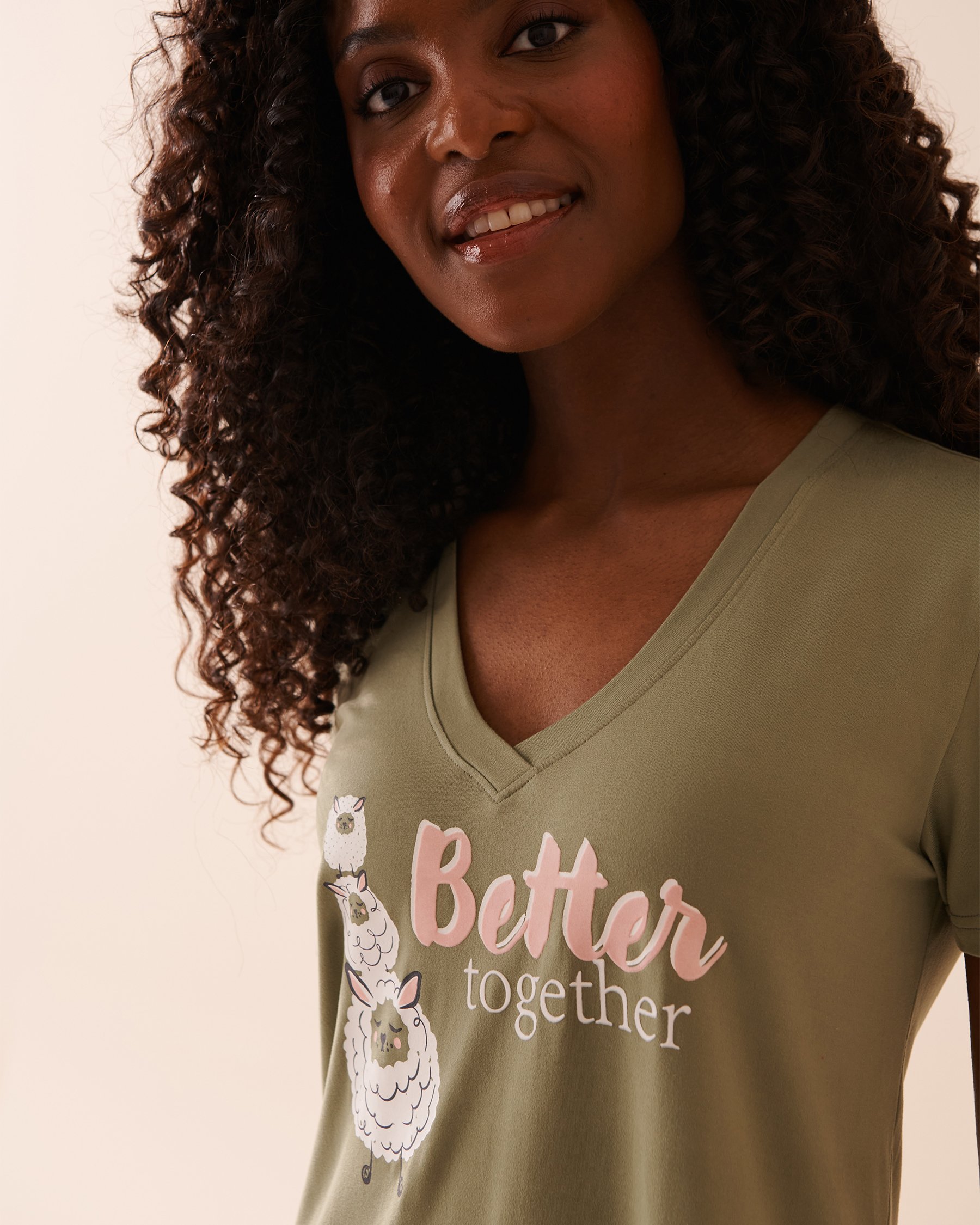 LA VIE EN ROSE Chemise de nuit ultra douce à imprimé mouton Vert olive 40500371 - View3