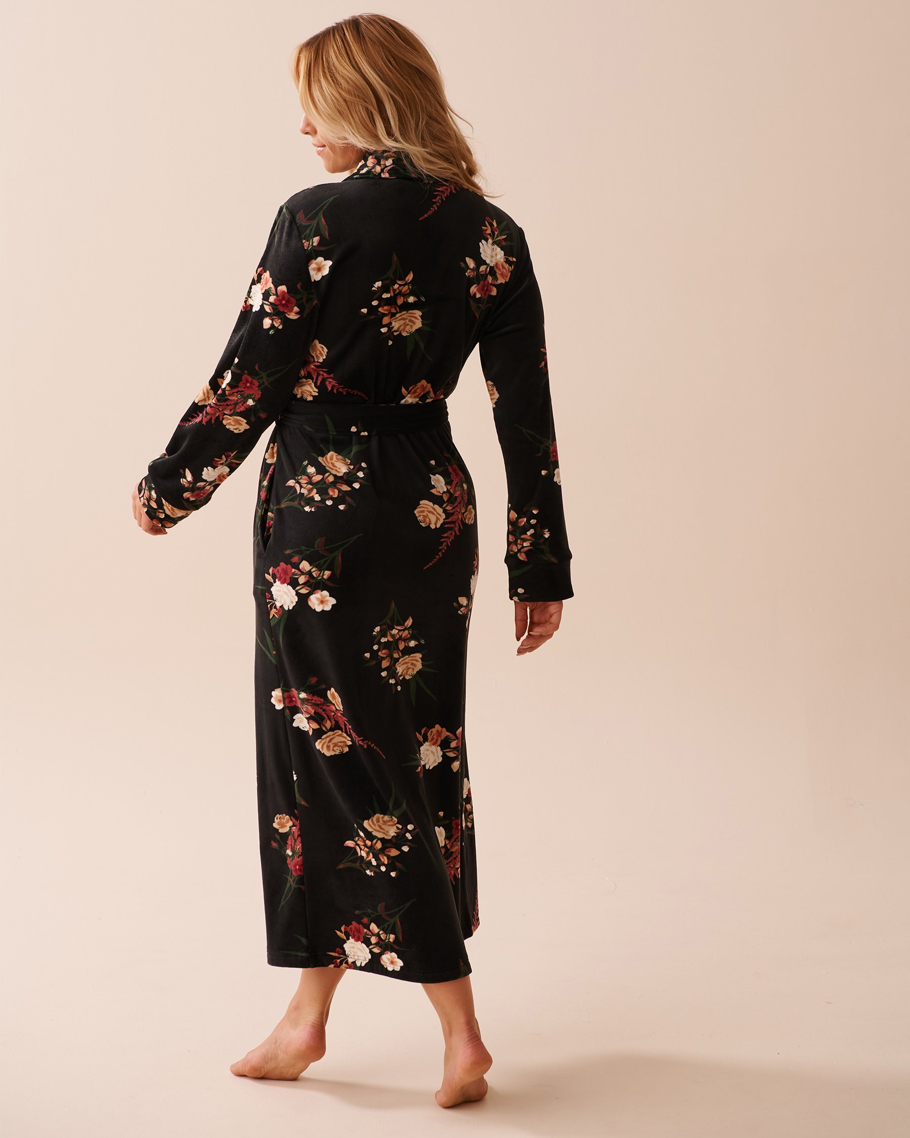LA VIE EN ROSE Velvety Softness Long Robe Black Bouquet 40600176 - View2
