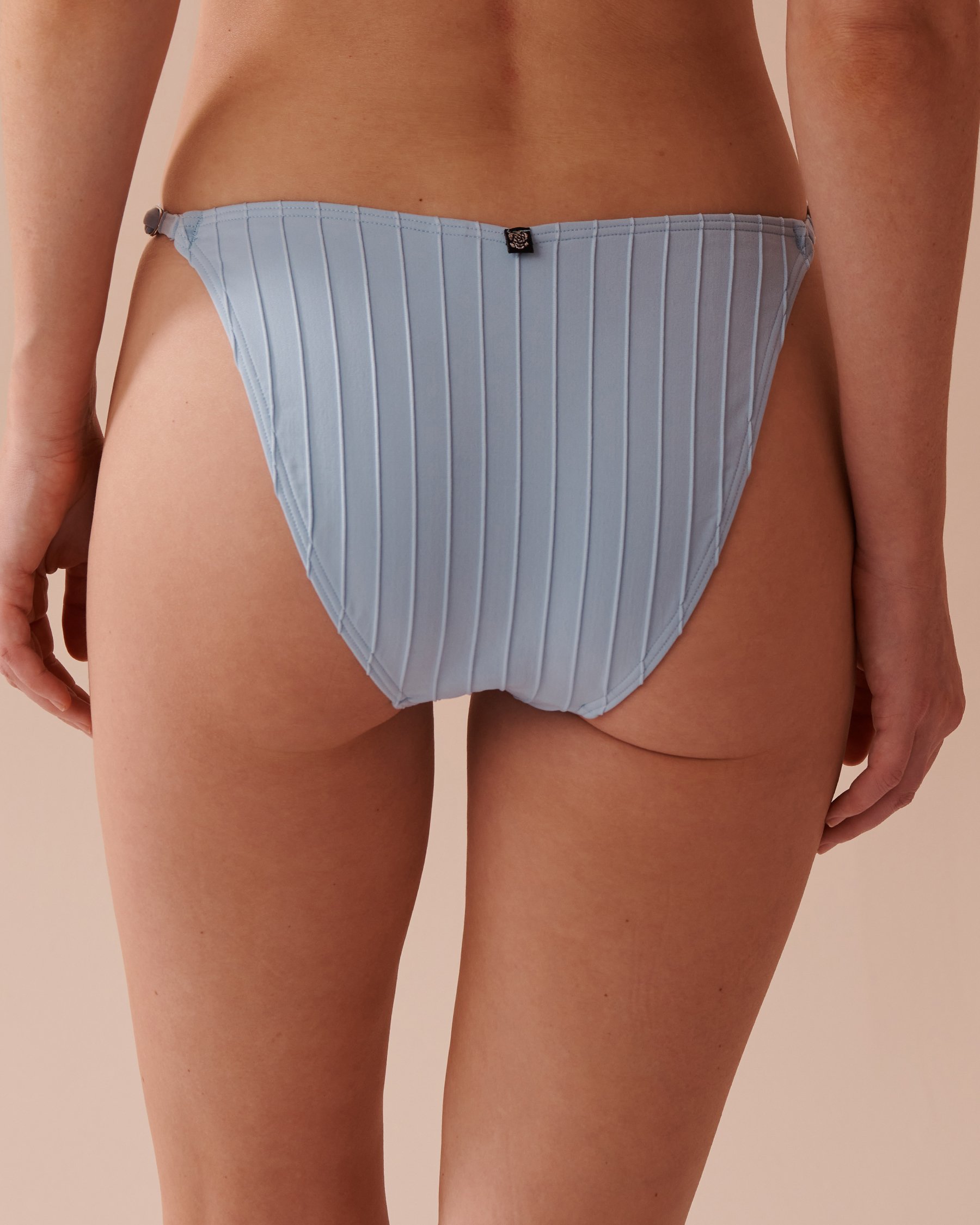 LA VIE EN ROSE AQUA Bas de bikini brésilien ajustable sur les côtés texturé PASTEL BLUE Bleu pastel 70300584 - Voir3