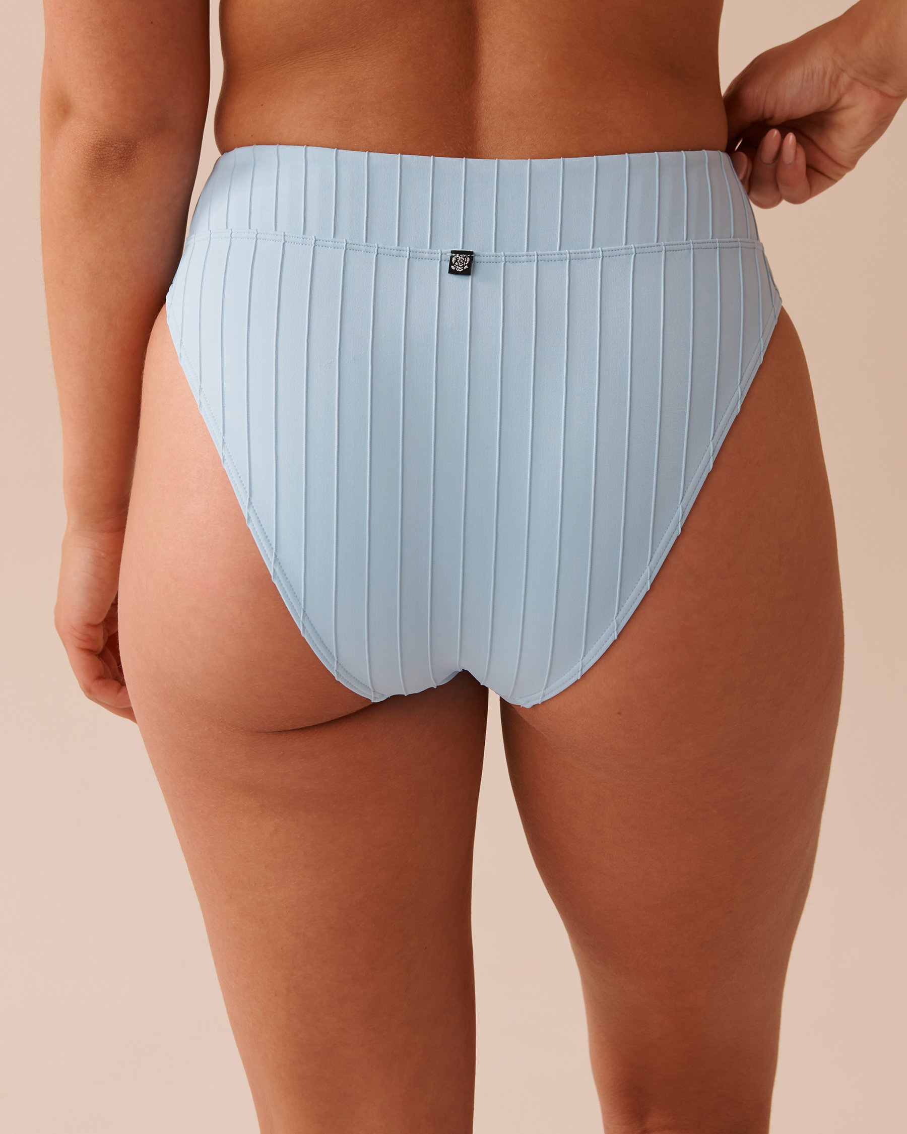 LA VIE EN ROSE AQUA Bas de bikini brésilien taille haute texturé PASTEL BLUE Bleu pastel 70300586 - Voir2