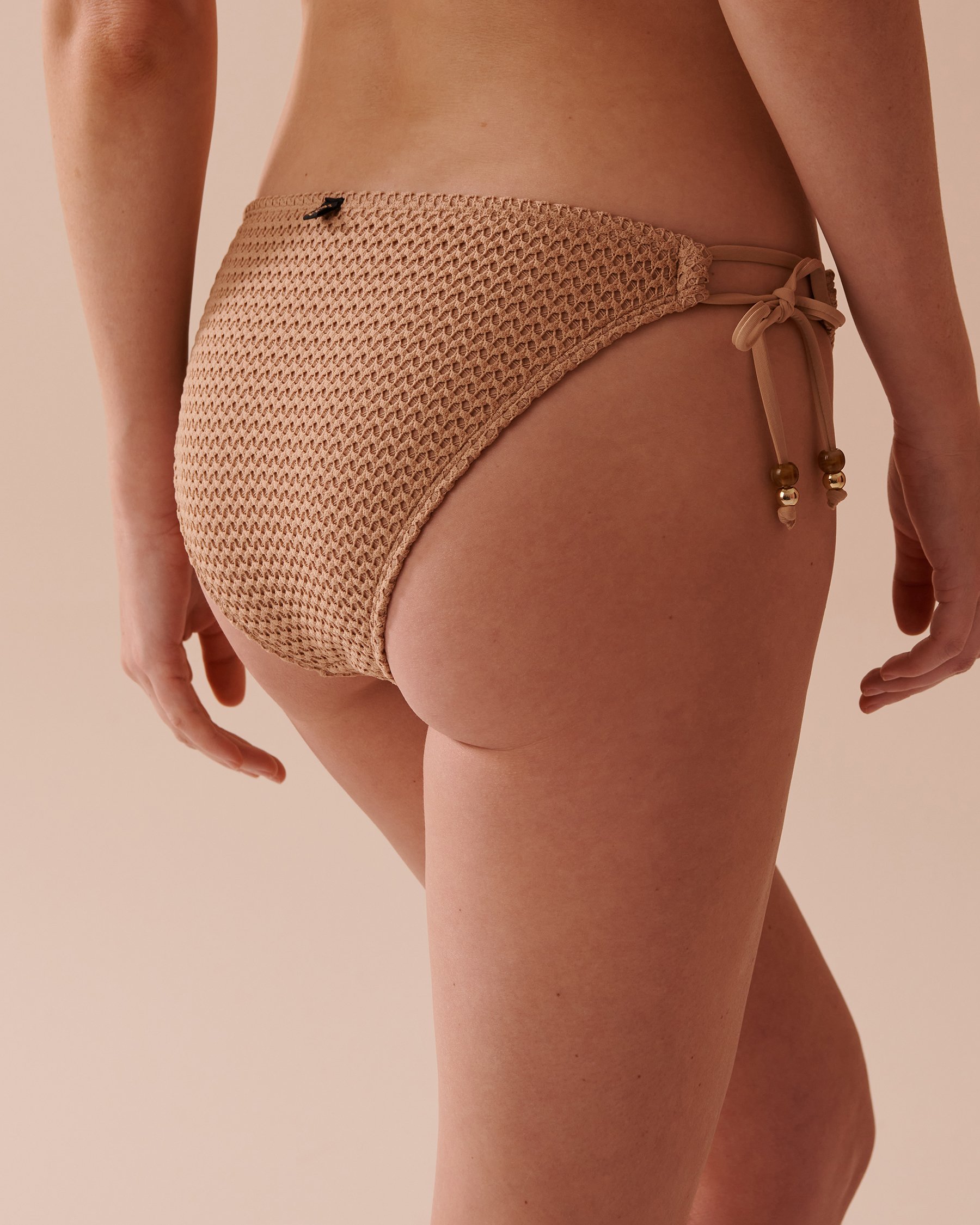 LA VIE EN ROSE AQUA Bas de bikini brésilien noué aux hanches en crochet COCONUT Noix de coco 70300593 - Voir5