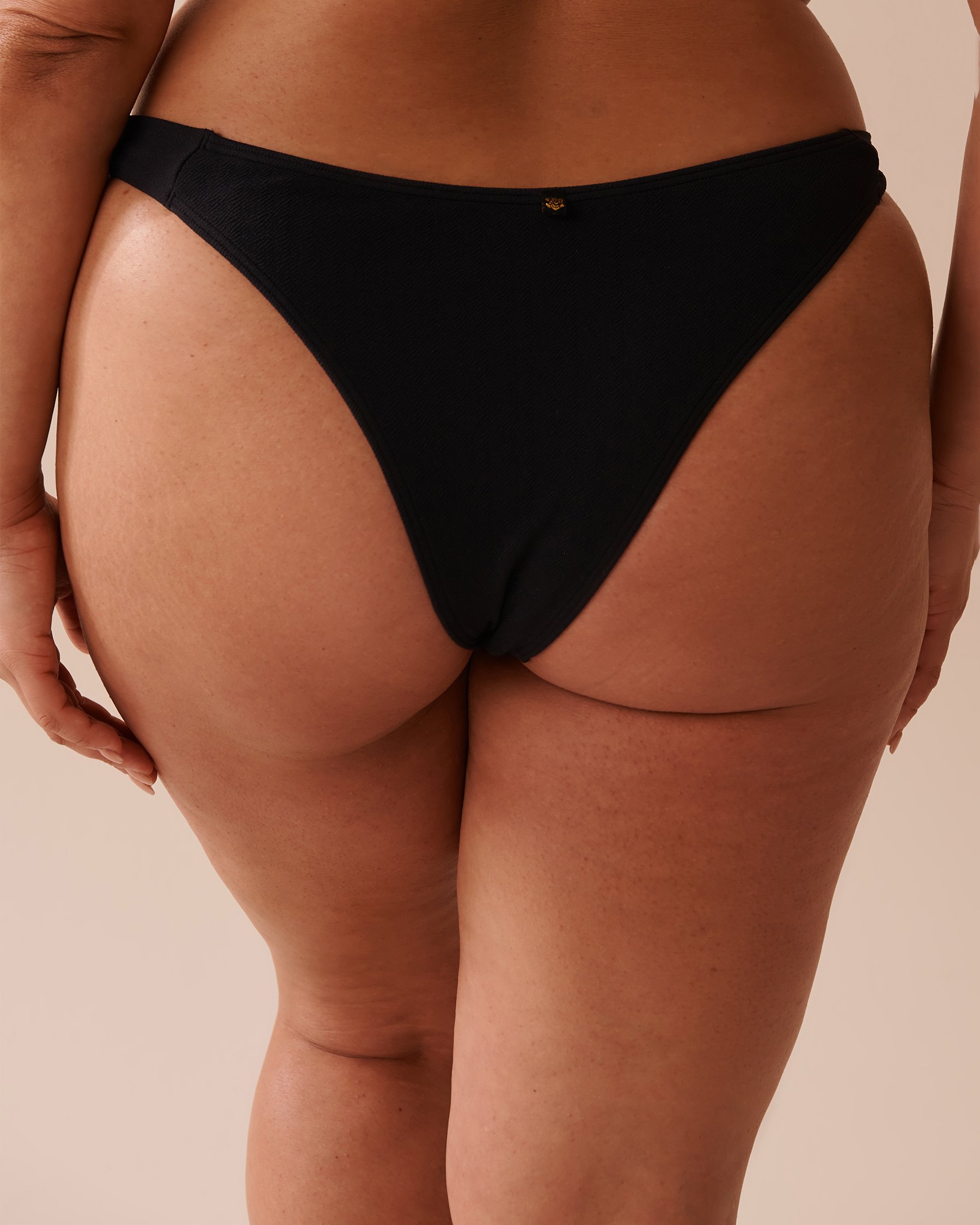 LA VIE EN ROSE AQUA Bas de bikini tanga à fronces en fibres recyclées SOLID Noir 70300588 - View2