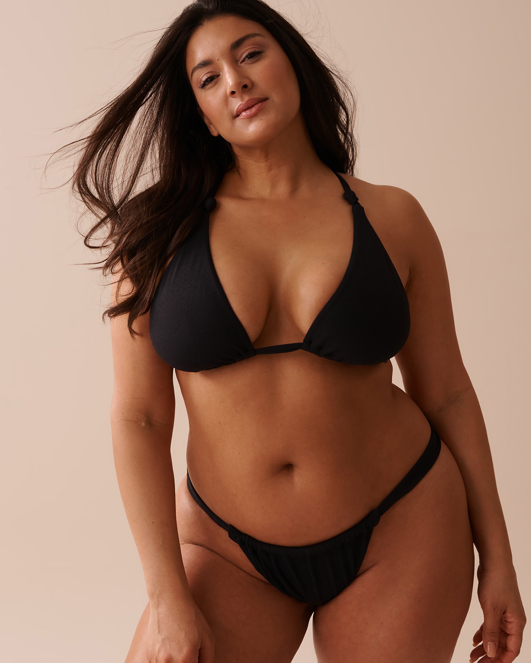 LA VIE EN ROSE AQUA Bas de bikini tanga à fronces en fibres recyclées SOLID Noir 70300588 - View4