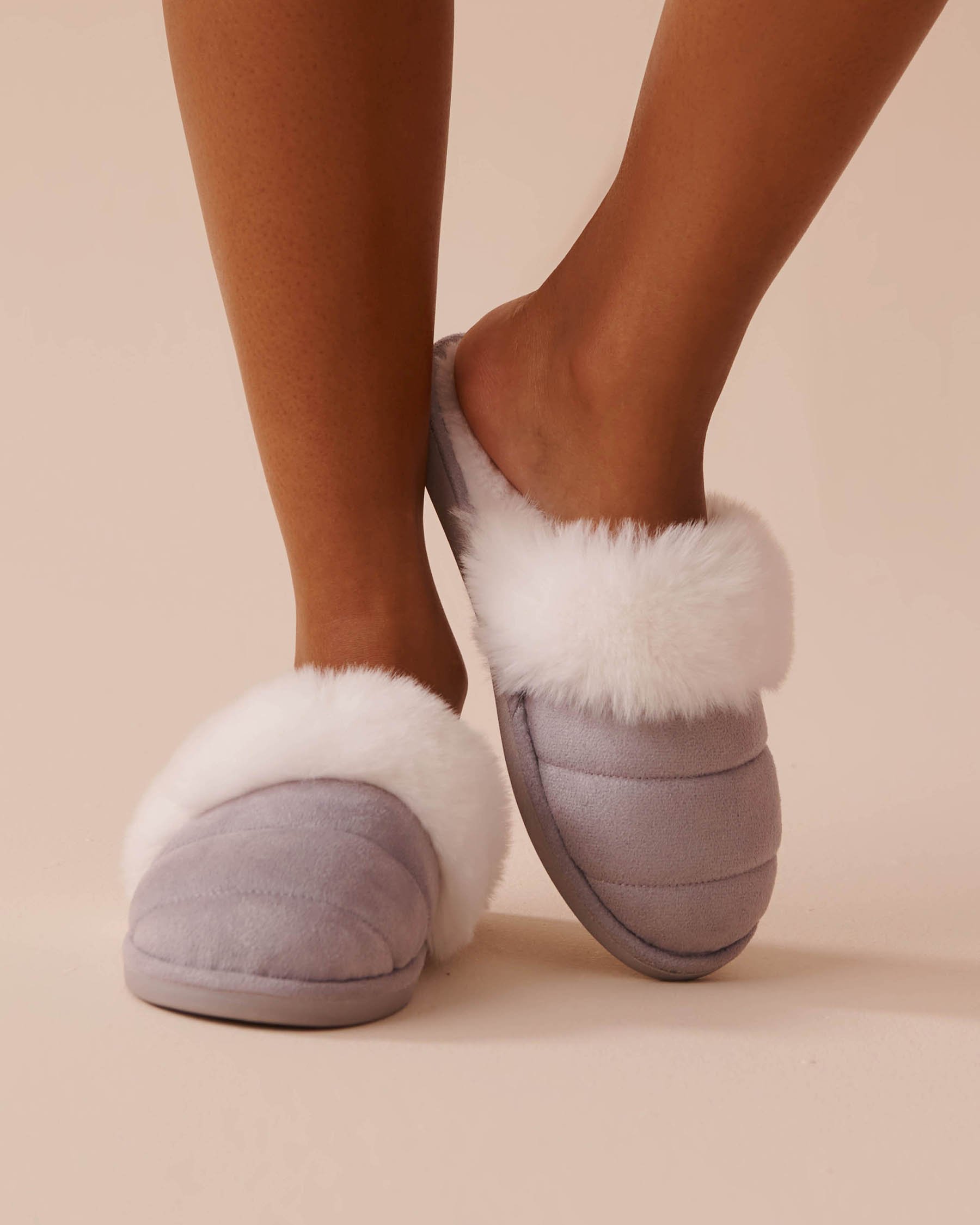 LA VIE EN ROSE Pantoufles mules en suède et fausse fourrure Gris violacé 40700341 - Voir1