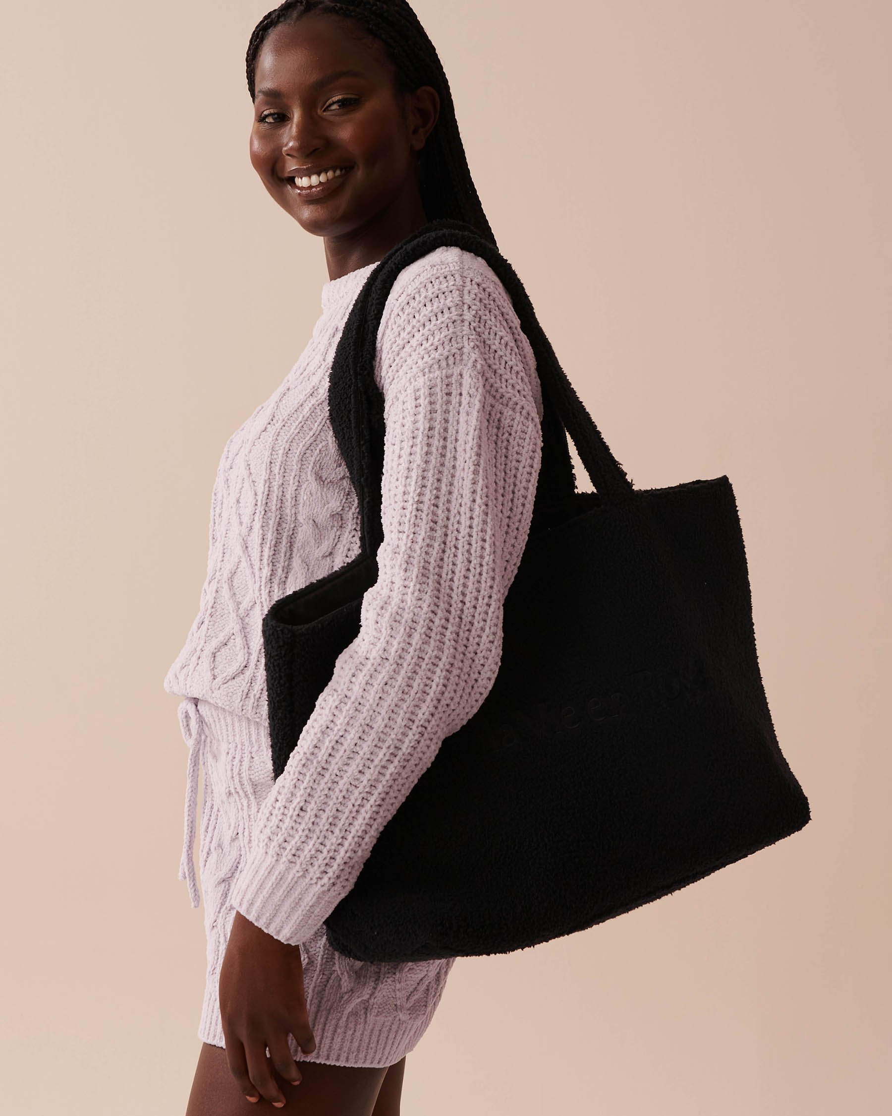 LA VIE EN ROSE Sherpa Tote Bag Black 40700345 - View1