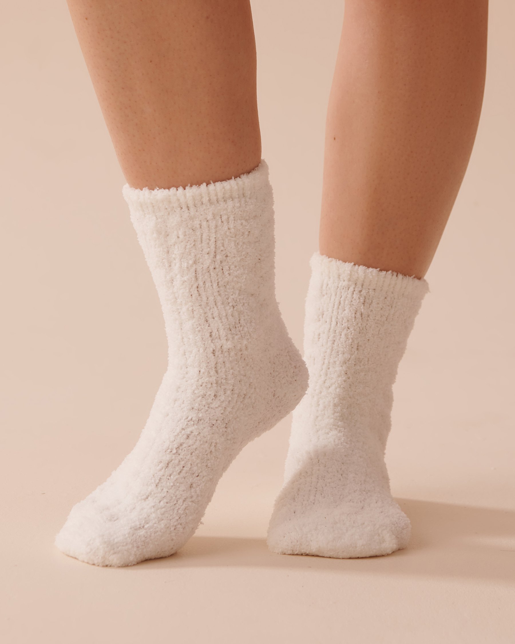 LA VIE EN ROSE Soft Plush Socks White 40700347 - View2