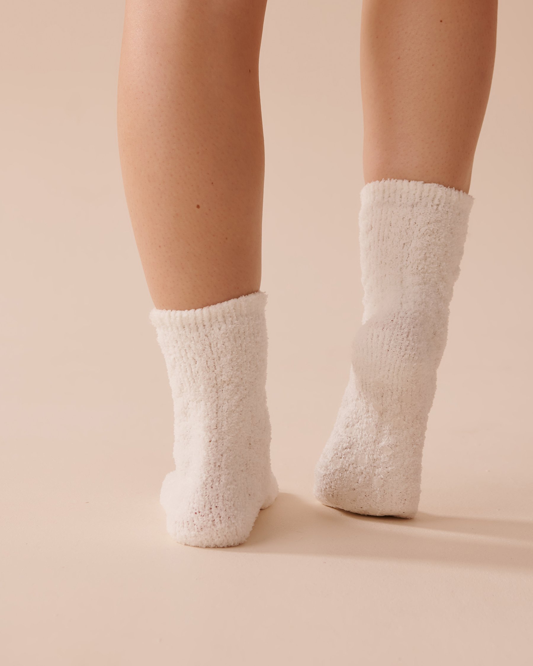 LA VIE EN ROSE Soft Plush Socks White 40700347 - View3