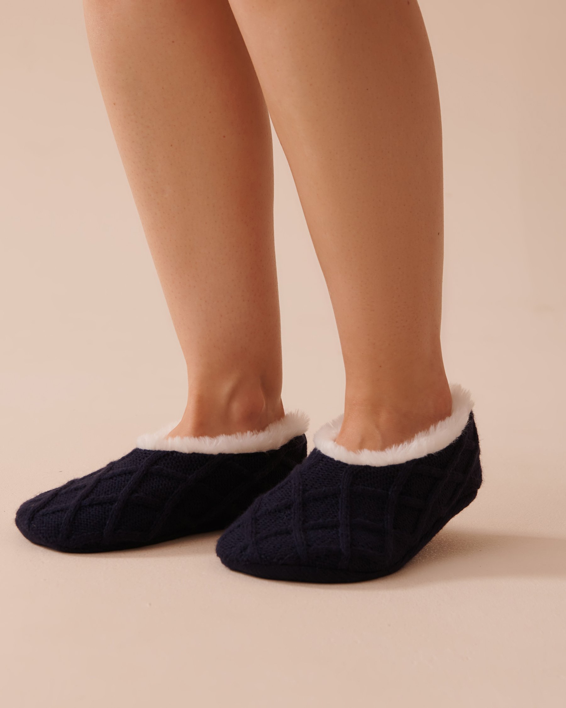 LA VIE EN ROSE Cable-Knit and Faux Fur Slipper Socks Evening Blue 40700344 - View2