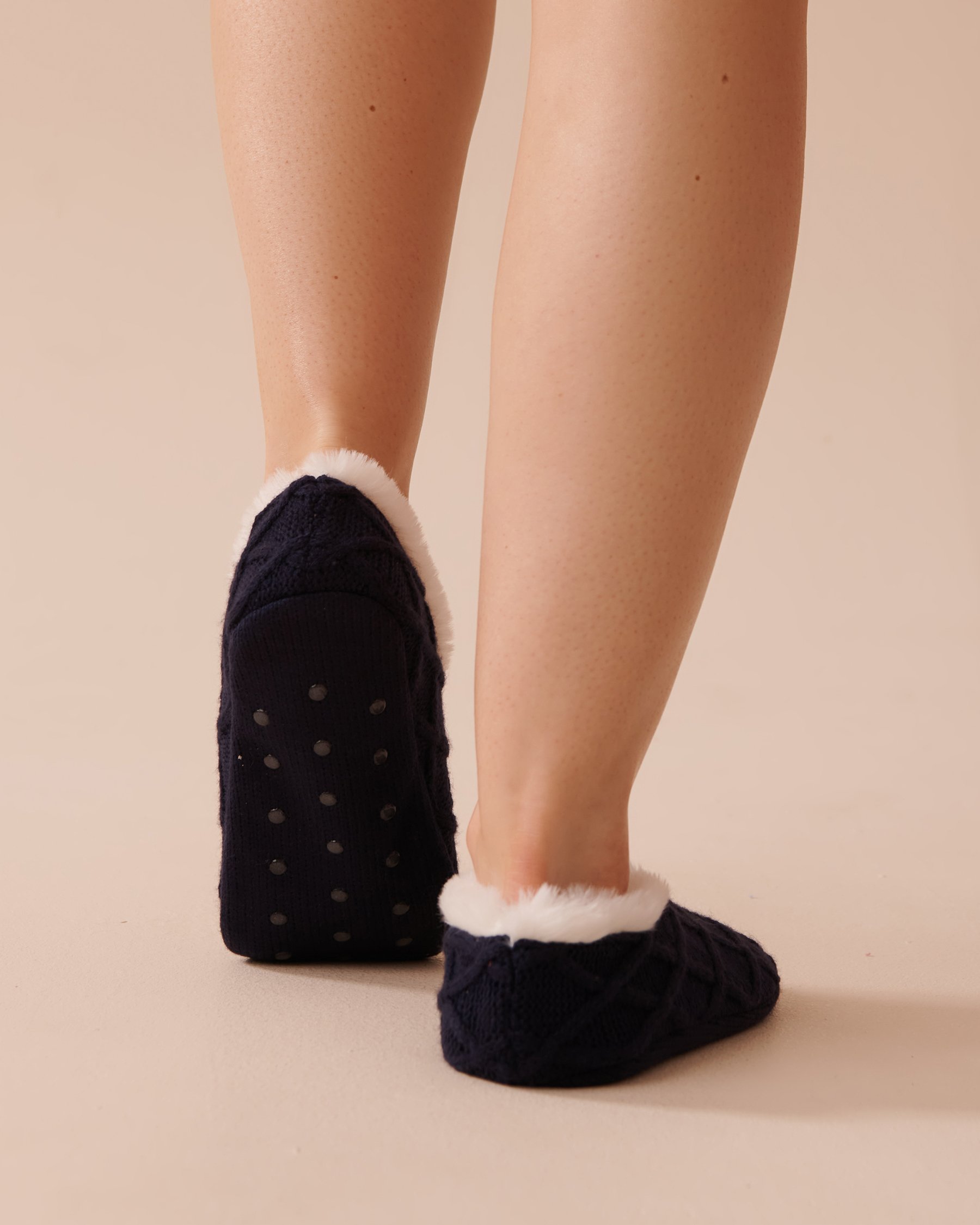 LA VIE EN ROSE Cable-Knit and Faux Fur Slipper Socks Evening Blue 40700344 - View3