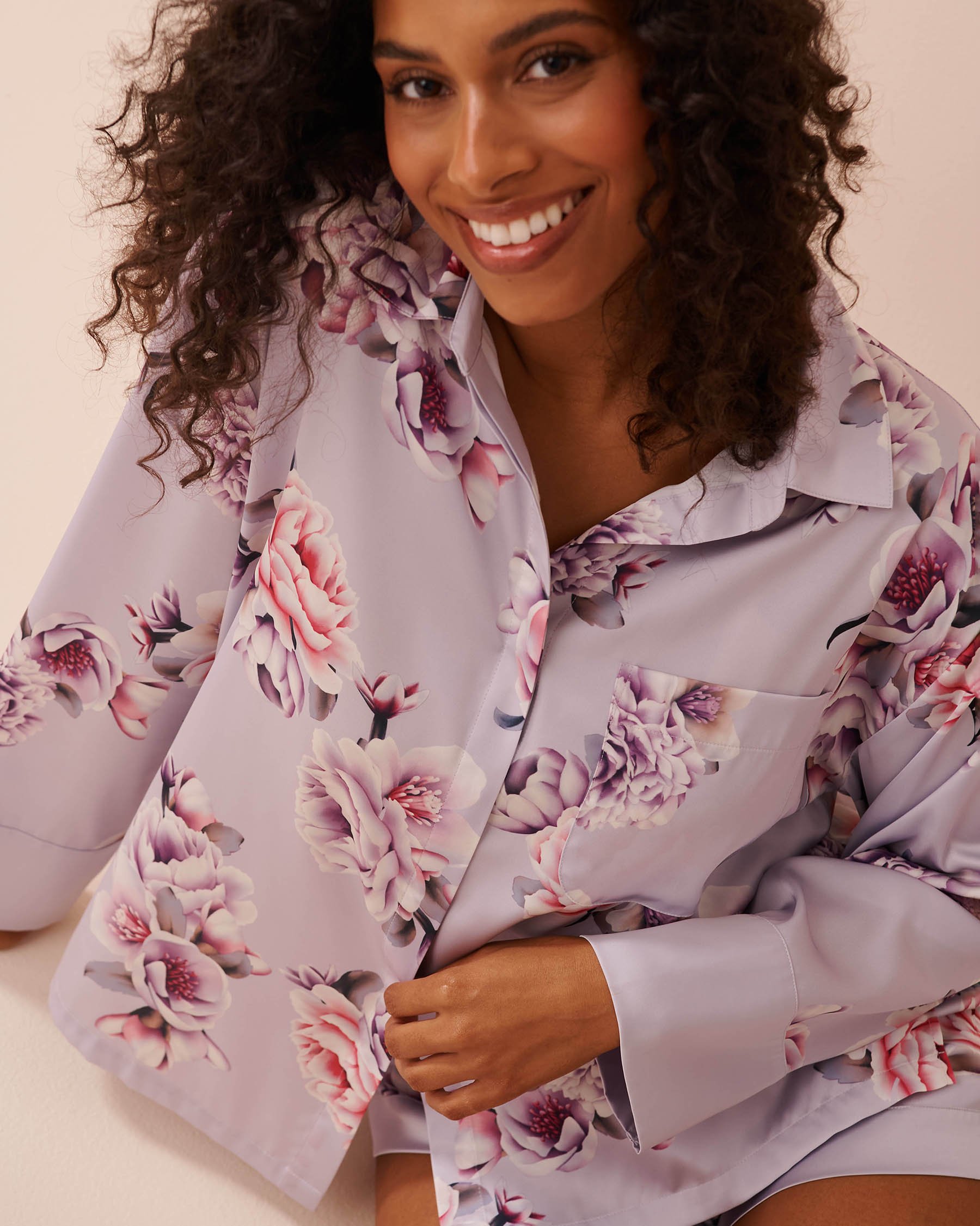 LA VIE EN ROSE Chemisier manches longues en satin fleurs victoriennes Jardin victorien 60100111 - Voir1