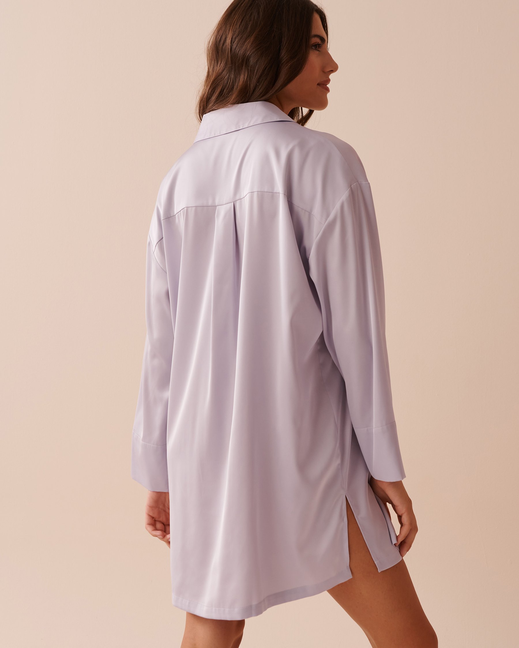 LA VIE EN ROSE Chemise de nuit boutonnée en satin Brume nocturne 60500156 - Voir2