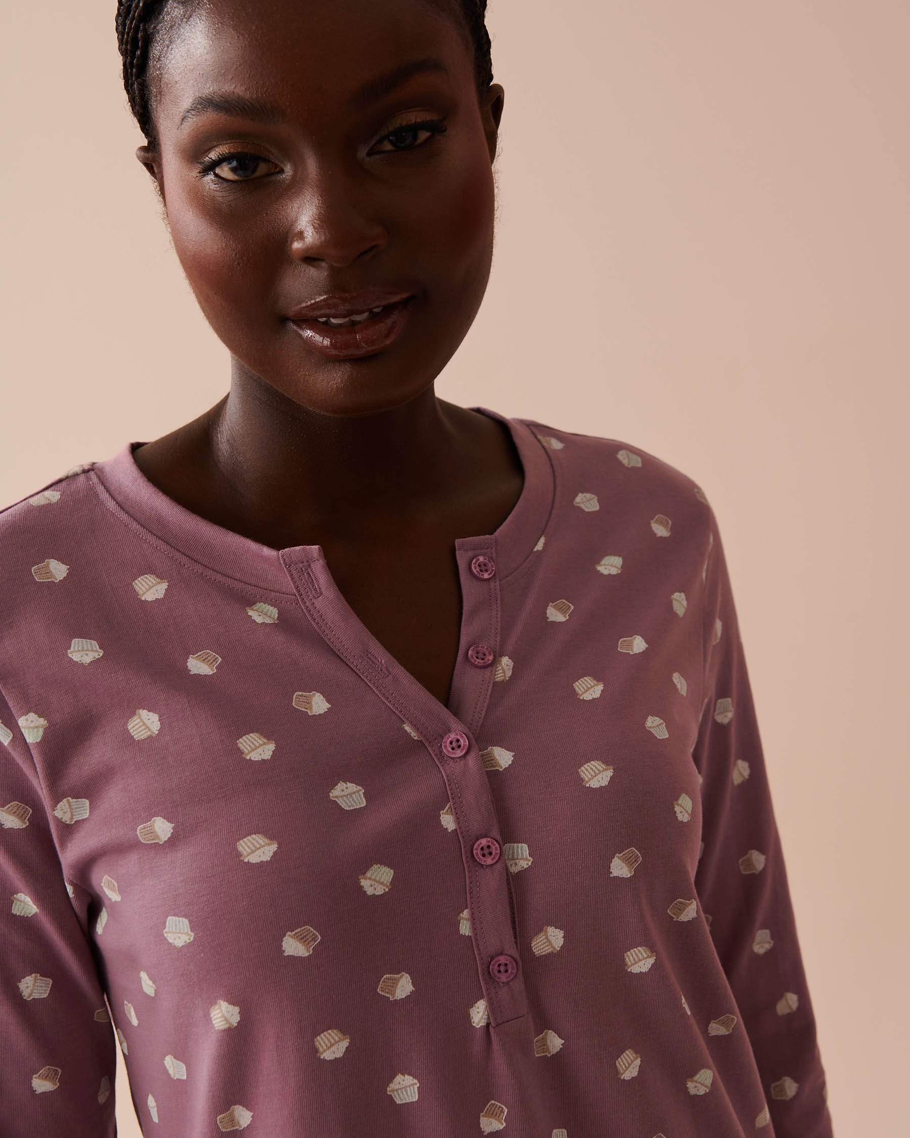 LA VIE EN ROSE Chandail henley manches longues en coton à imprimé cupcake Imprimé cupcake 40100613 - Voir3