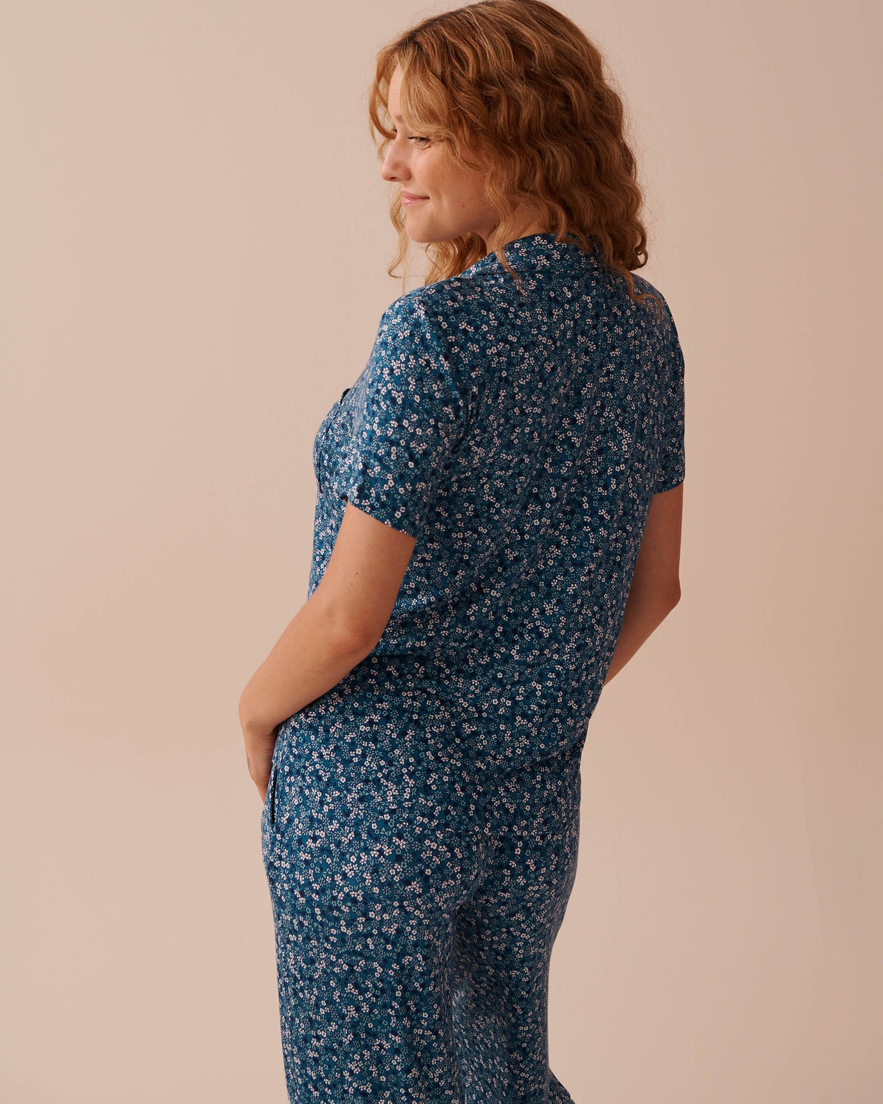 LA VIE EN ROSE Chemisier manches courtes en jersey doux Petites fleurs bleues 40100626 - Voir2