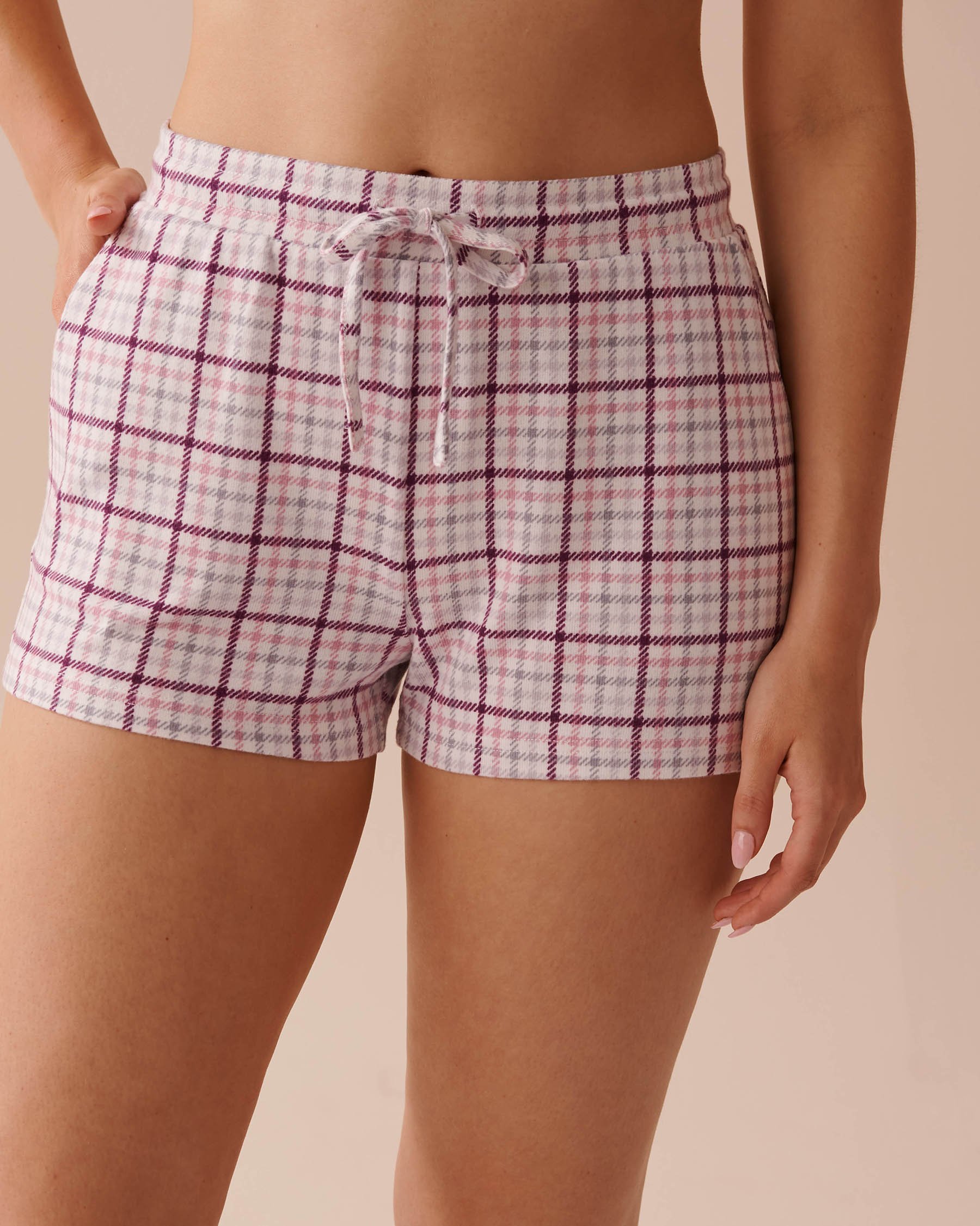 LA VIE EN ROSE Short de pyjama en fibres recyclées à carreaux violets Carreaux violets 40200611 - Voir3