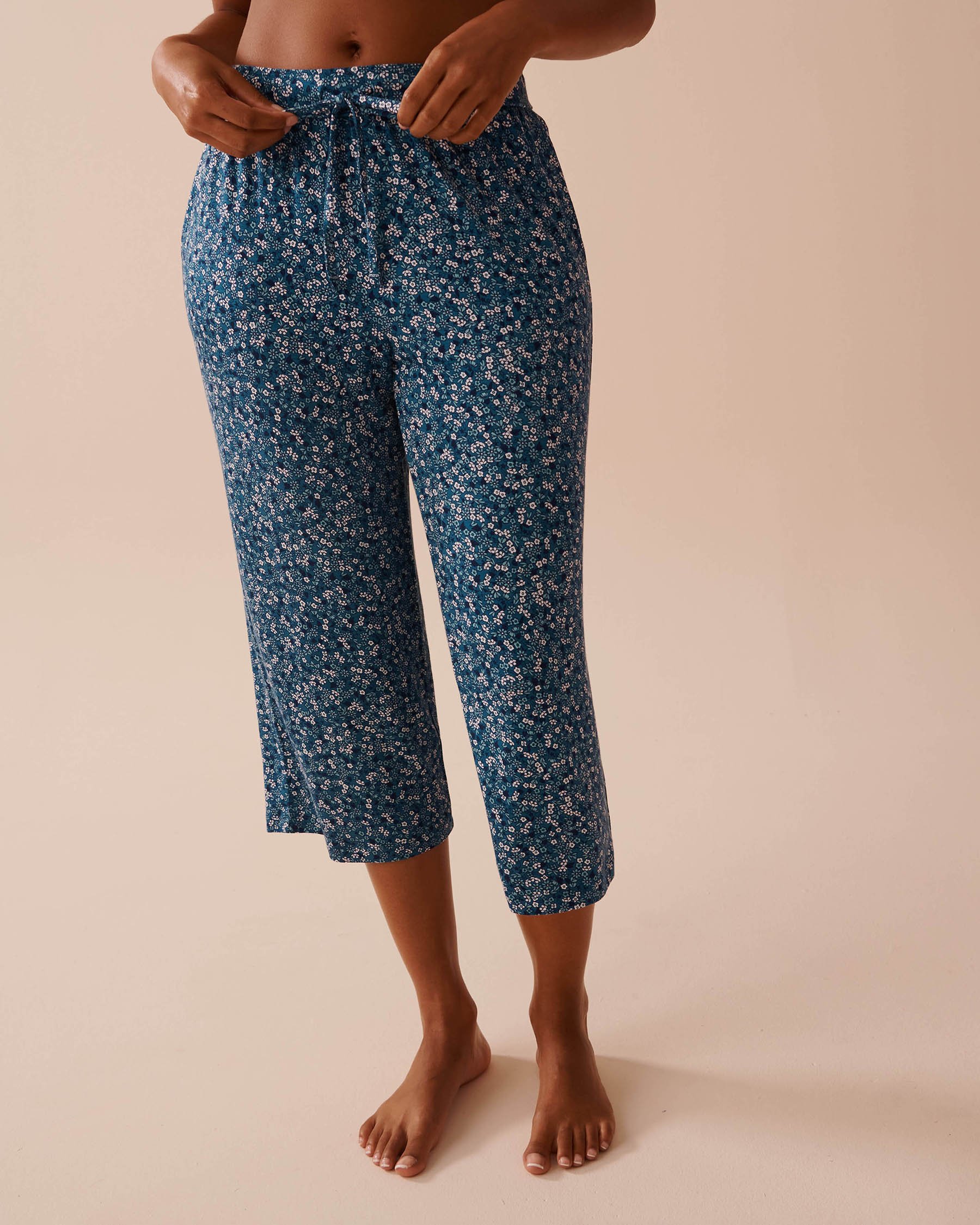 LA VIE EN ROSE Capri en jersey doux Petites fleurs bleues 40200619 - Voir1