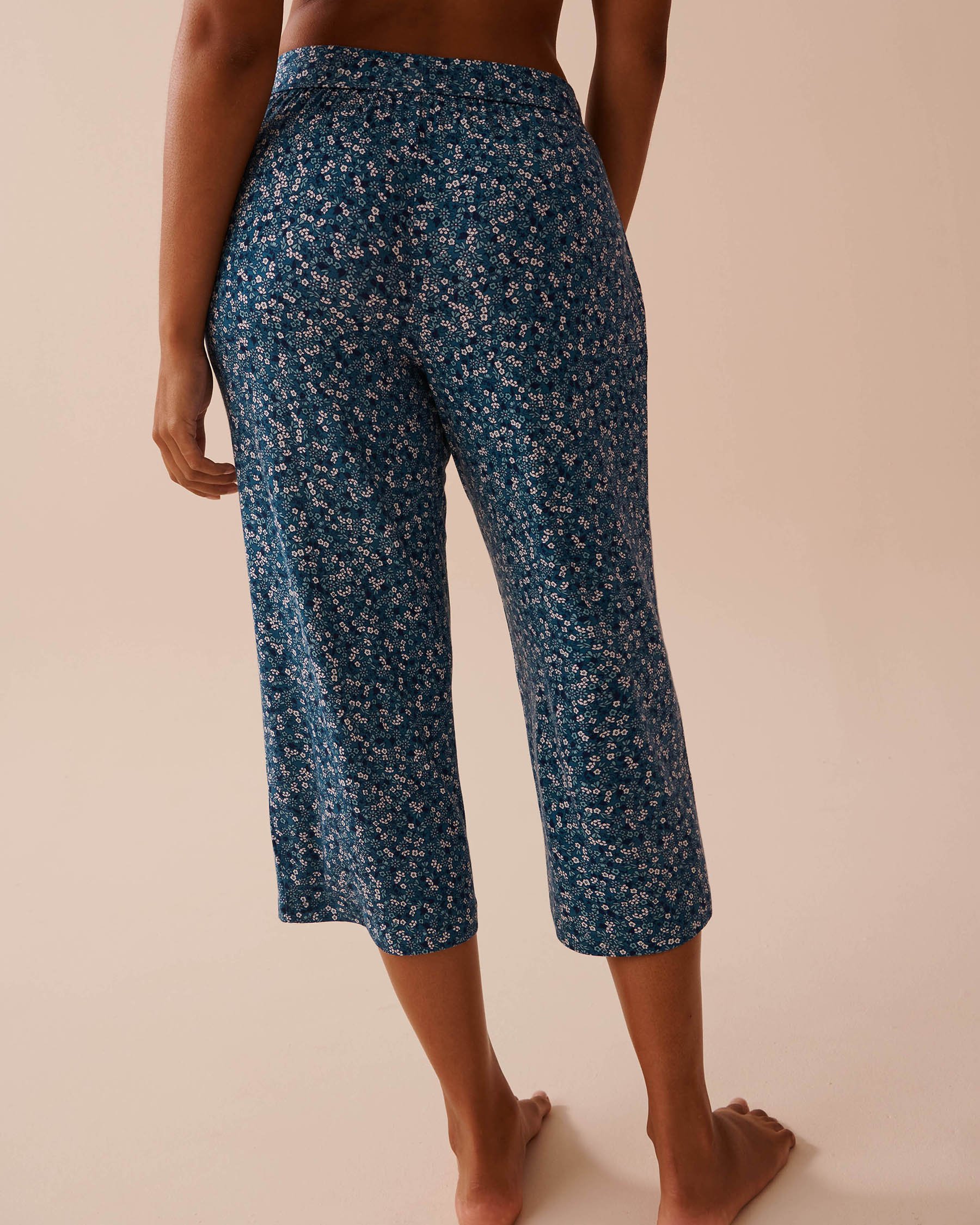 LA VIE EN ROSE Capri en jersey doux Petites fleurs bleues 40200619 - Voir2