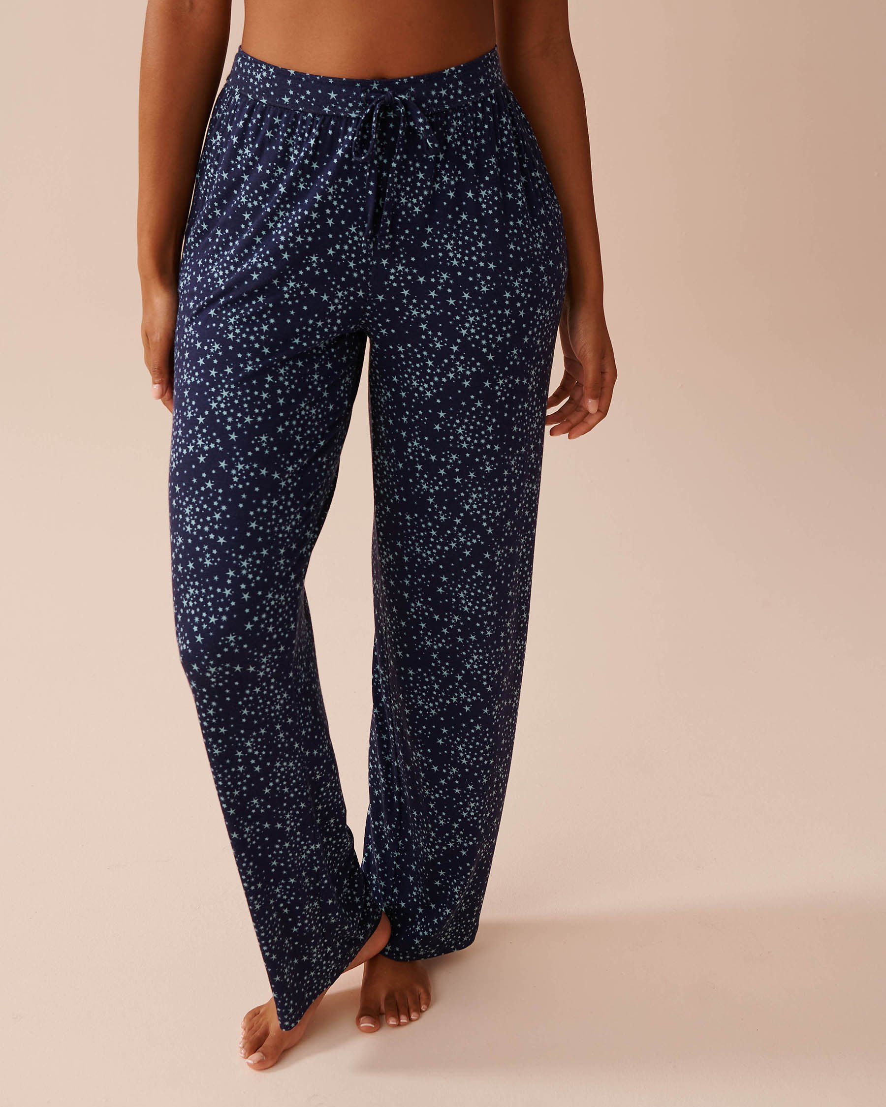 LA VIE EN ROSE Pantalon de pyjama en jersey doux Petites étoiles bleues 40200621 - Voir1
