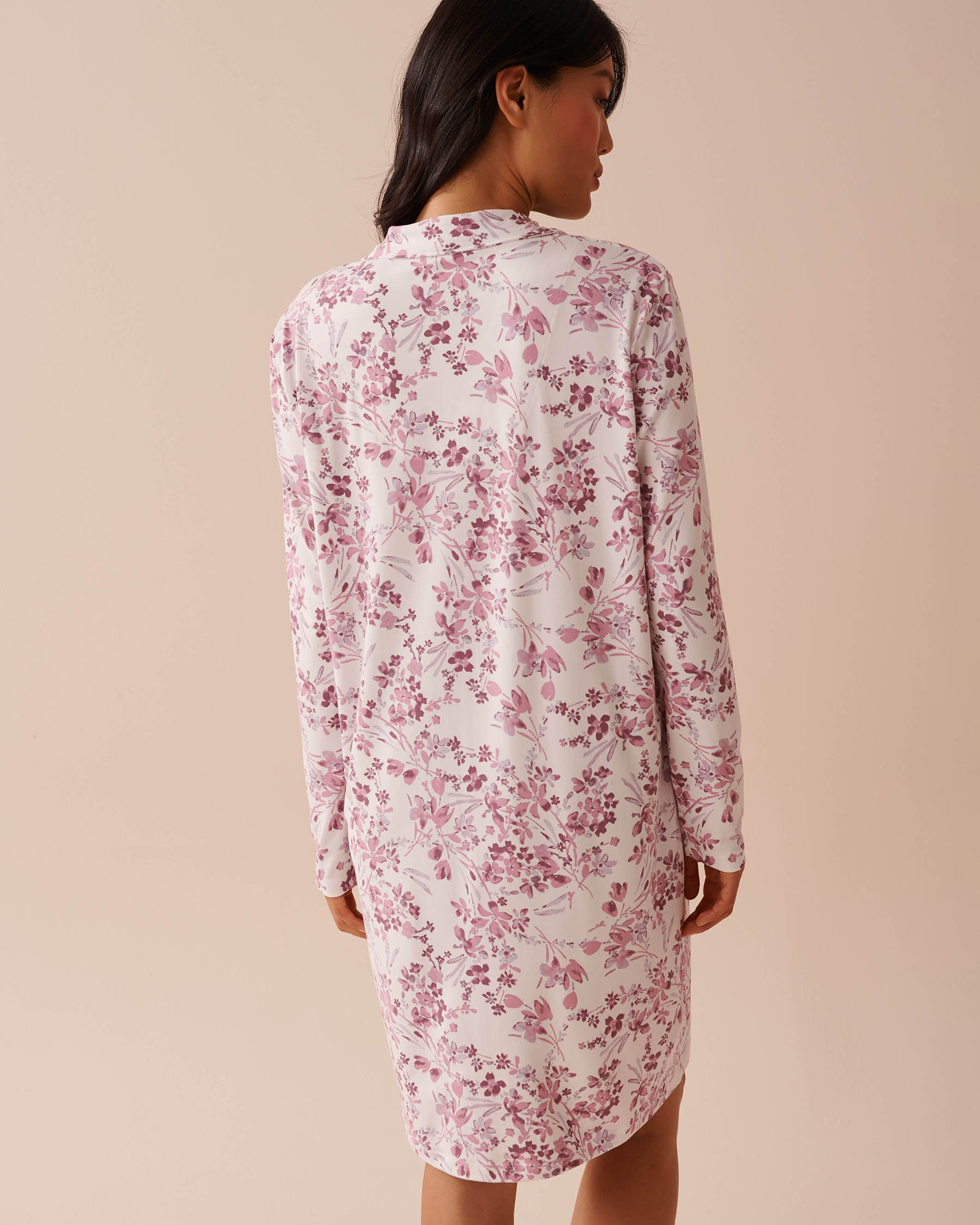 LA VIE EN ROSE Chemise de nuit manches longues ultra douce à fleurs mauves Fleurs mauves 40500375 - Voir2