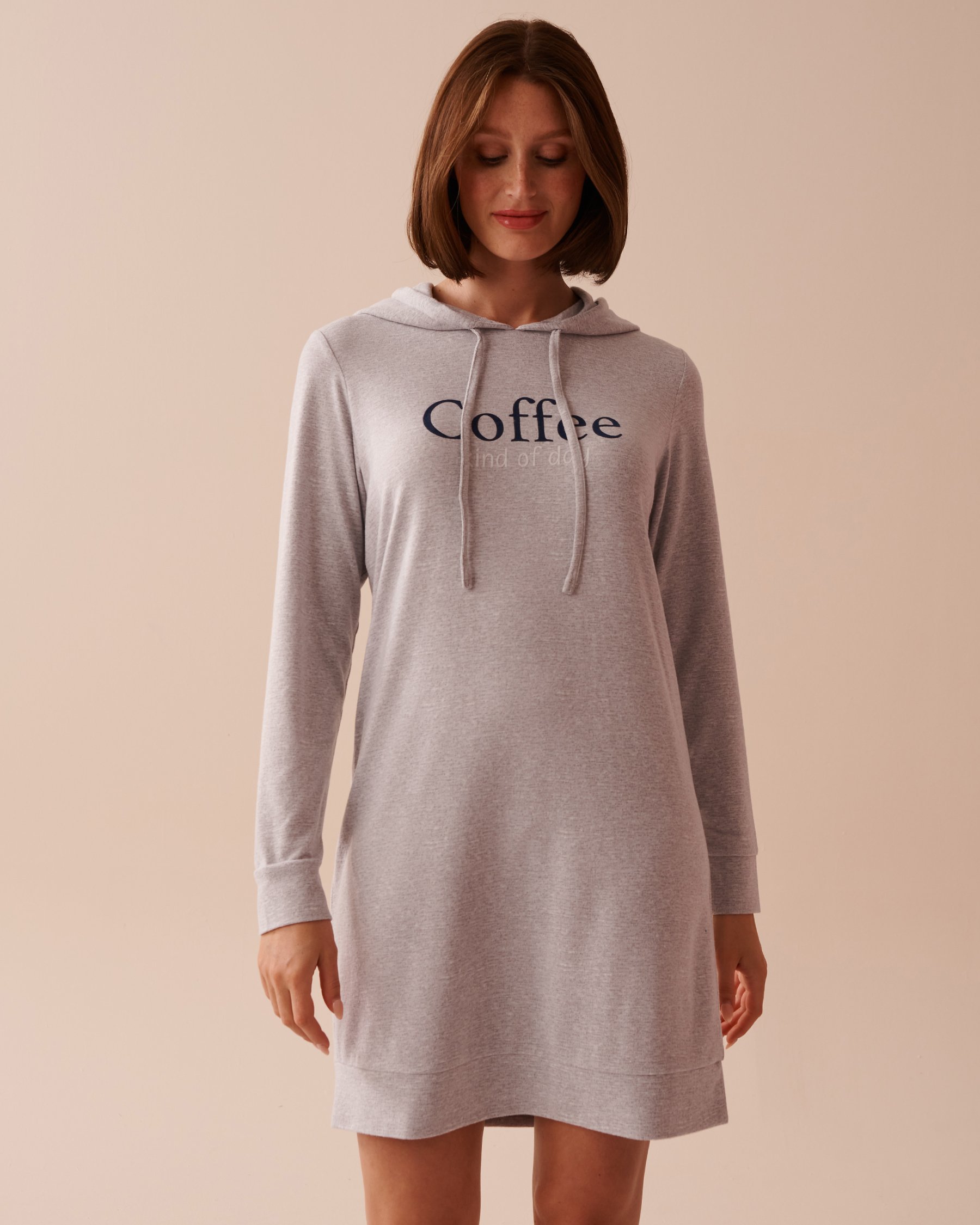 LA VIE EN ROSE Chemise de nuit à capuche en fibres recyclées Gris 40500378 - Voir5