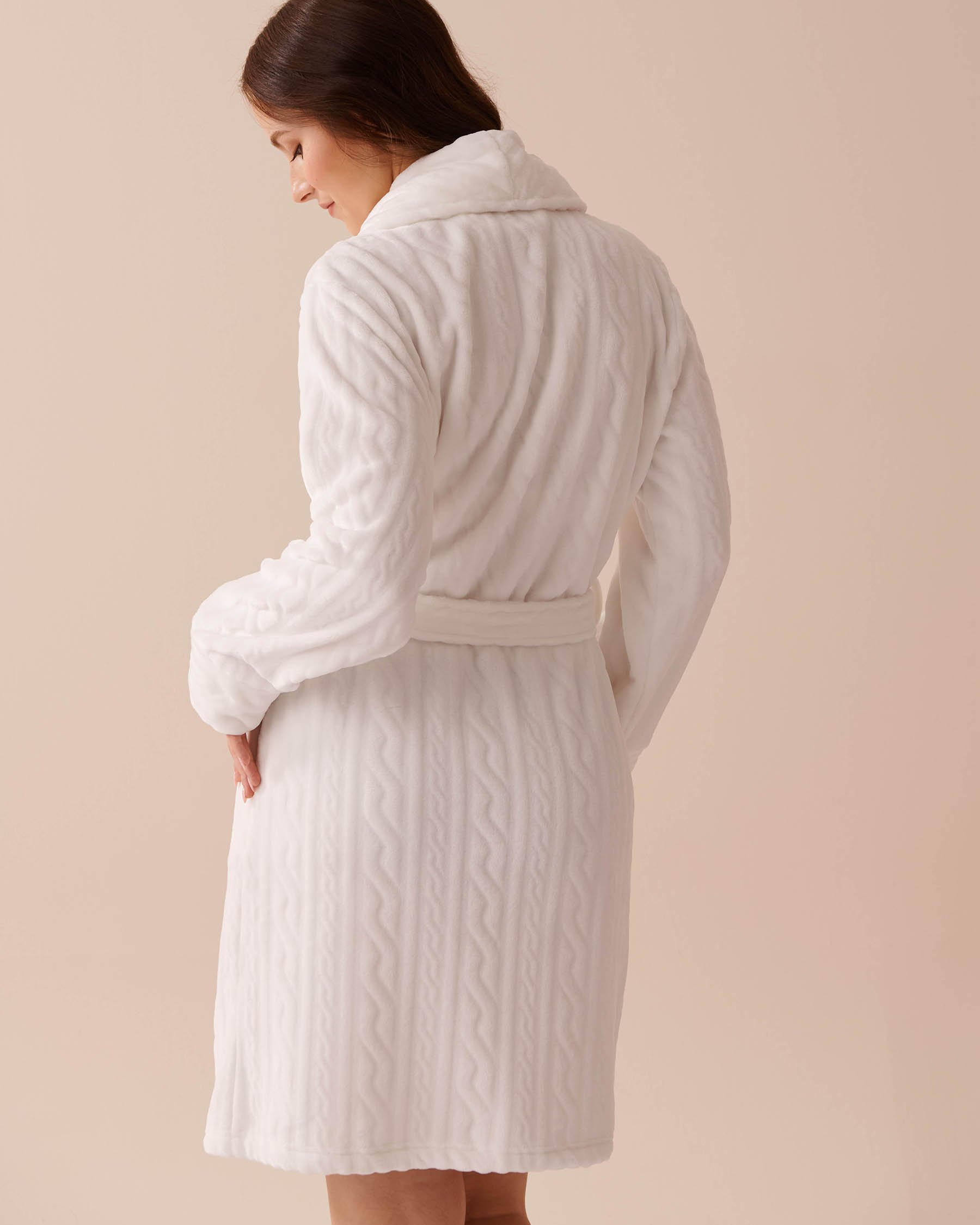 LA VIE EN ROSE Knit-Effect Soft Plush Robe White 40600182 - View2