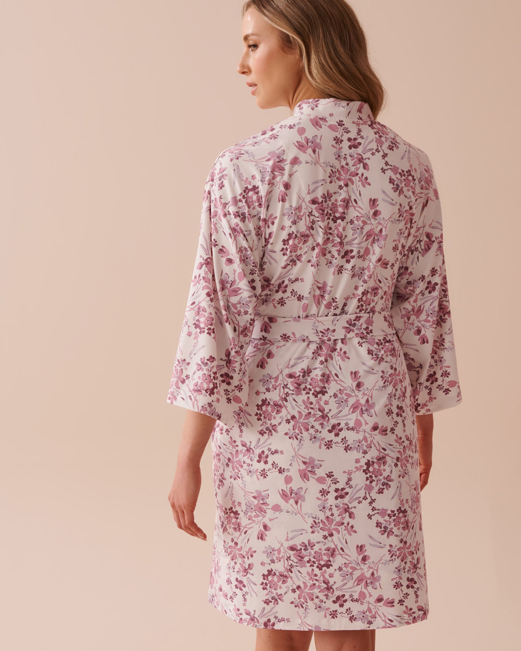 LA VIE EN ROSE Kimono ultra doux à fleurs mauves Fleurs mauves 40600178 - Voir2