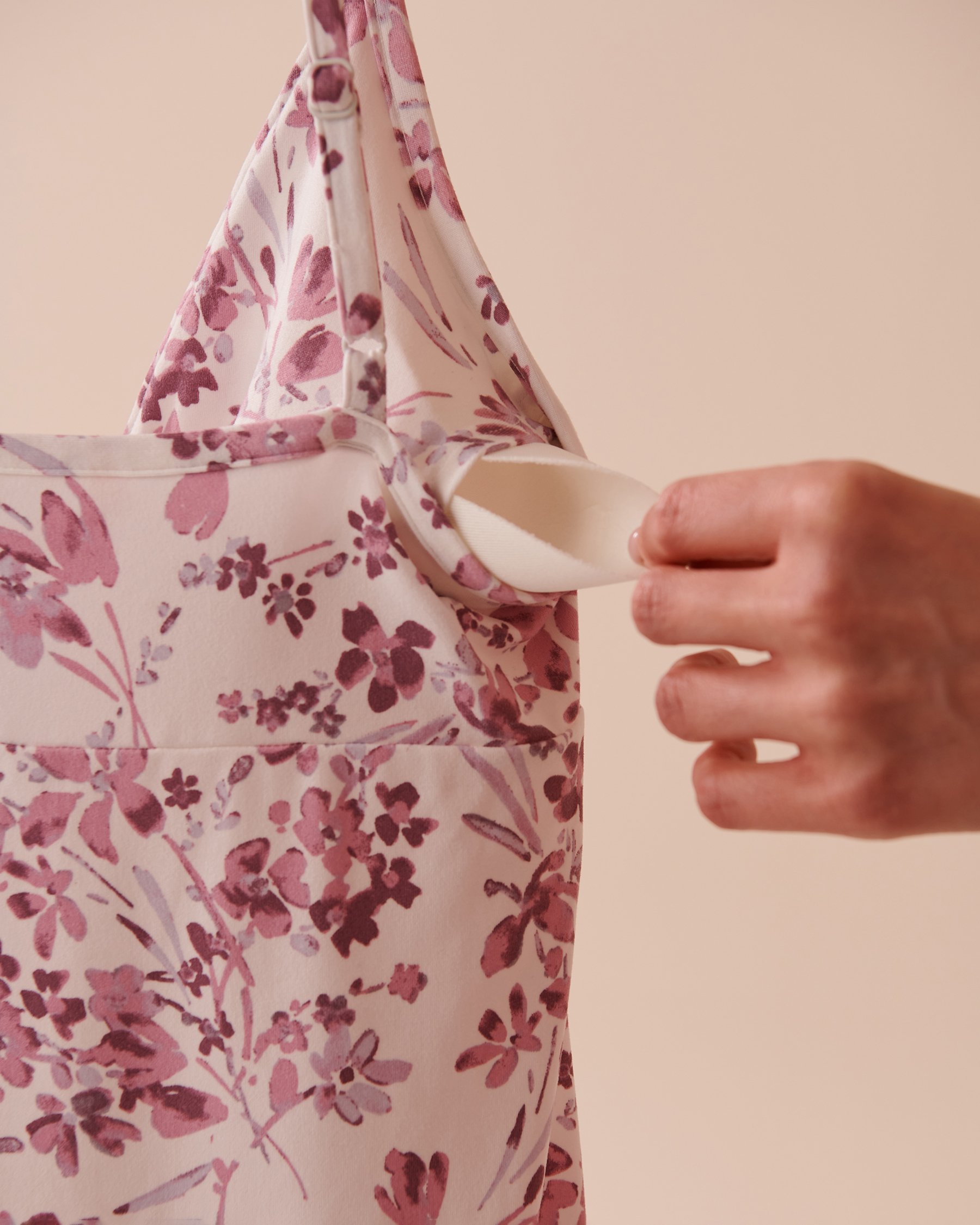 LA VIE EN ROSE Nuisette ultra douce à détails en dentelle et fleurs mauves Fleurs mauves 40500376 - View5